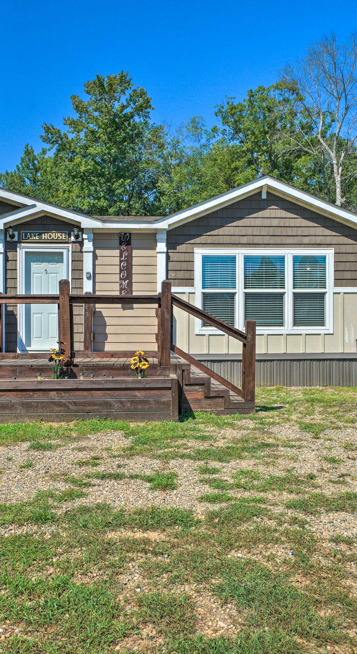 Pet-Friendly Home w/ Deck in Broken Bow!