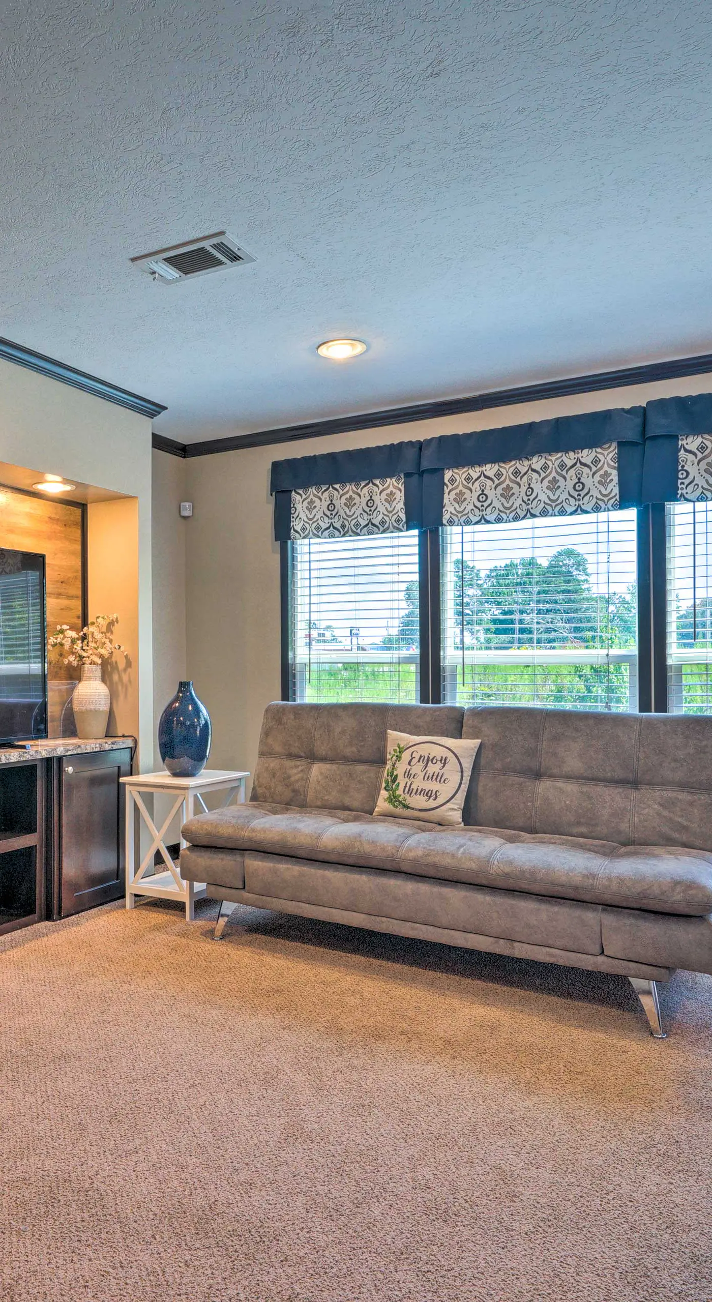 Pet-Friendly Home w/ Deck in Broken Bow!
