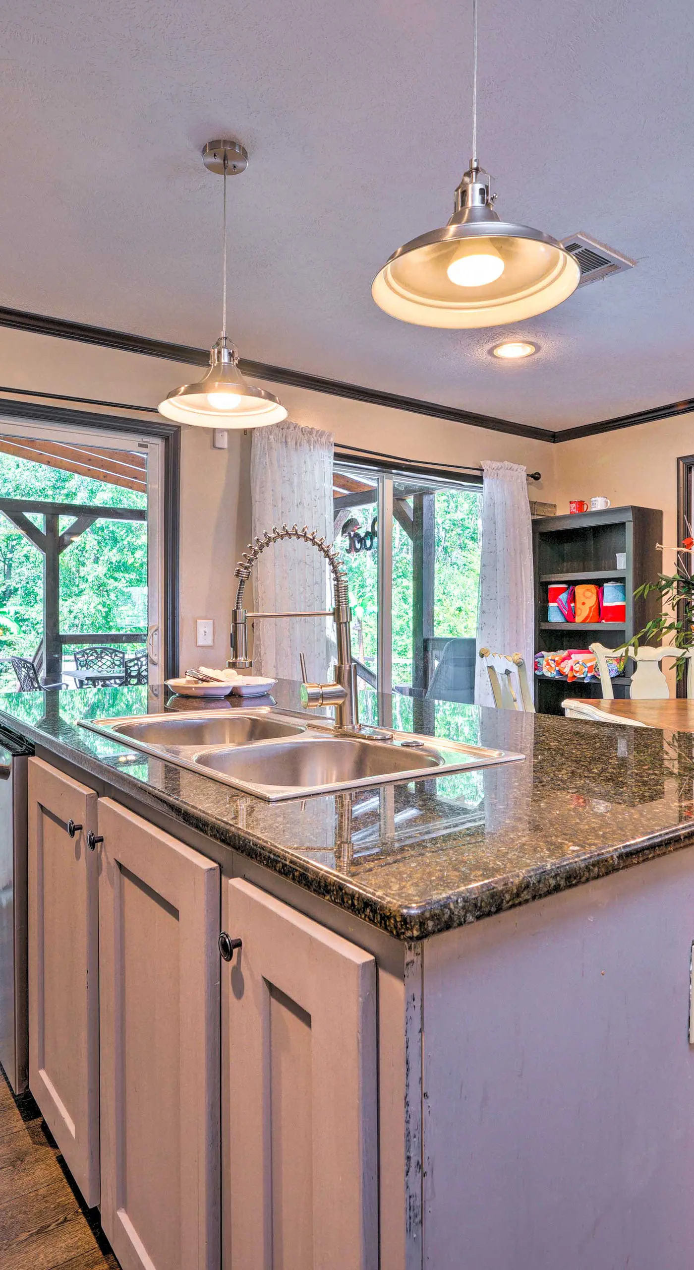 Pet-Friendly Home w/ Deck in Broken Bow!