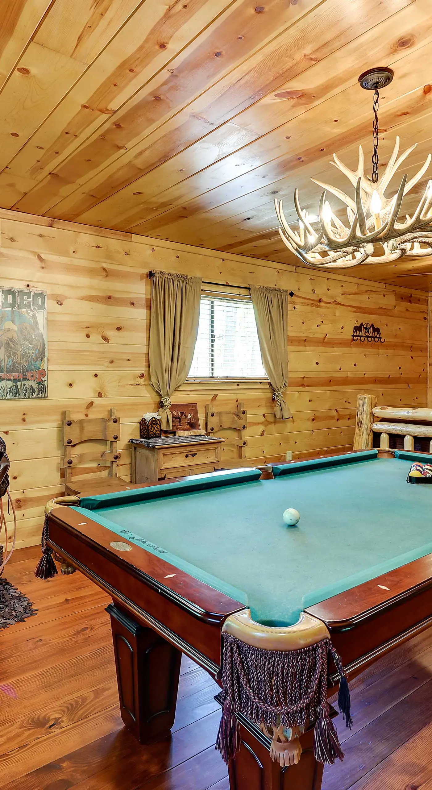 Pet-Friendly Broken Bow Cabin w/ Fire Pit!
