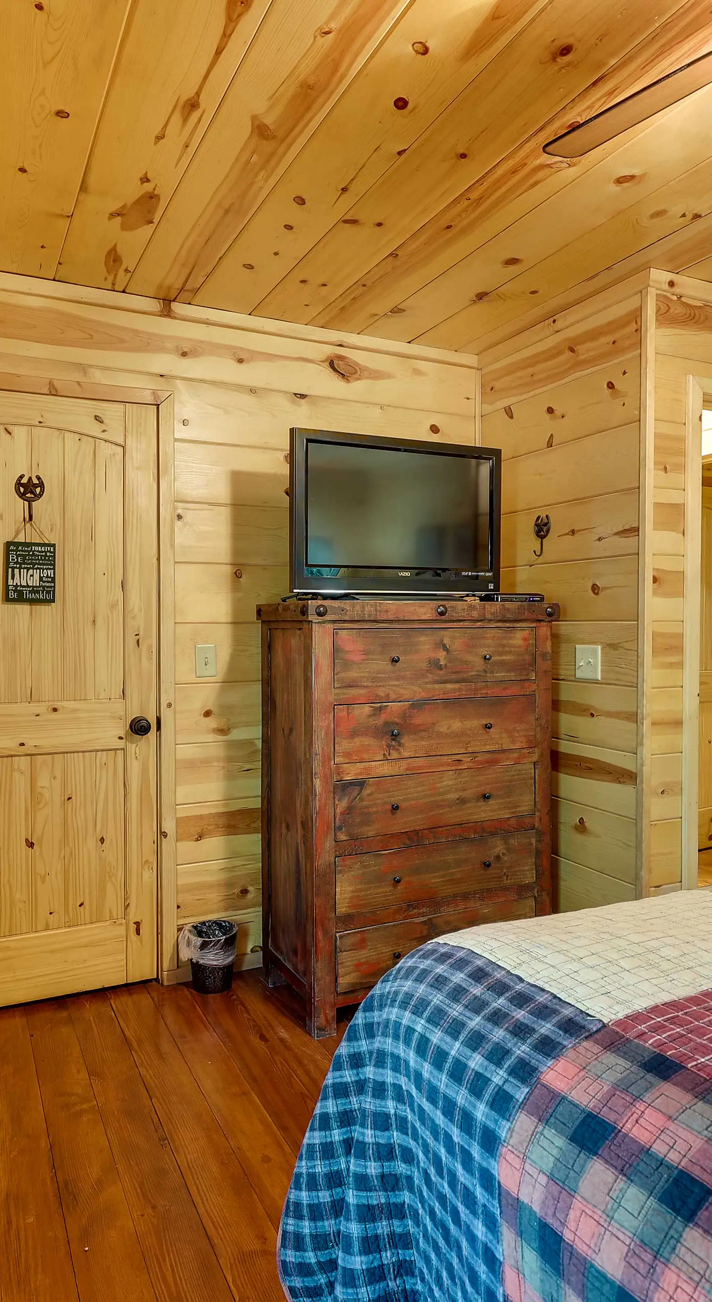 Pet-Friendly Broken Bow Cabin w/ Fire Pit!
