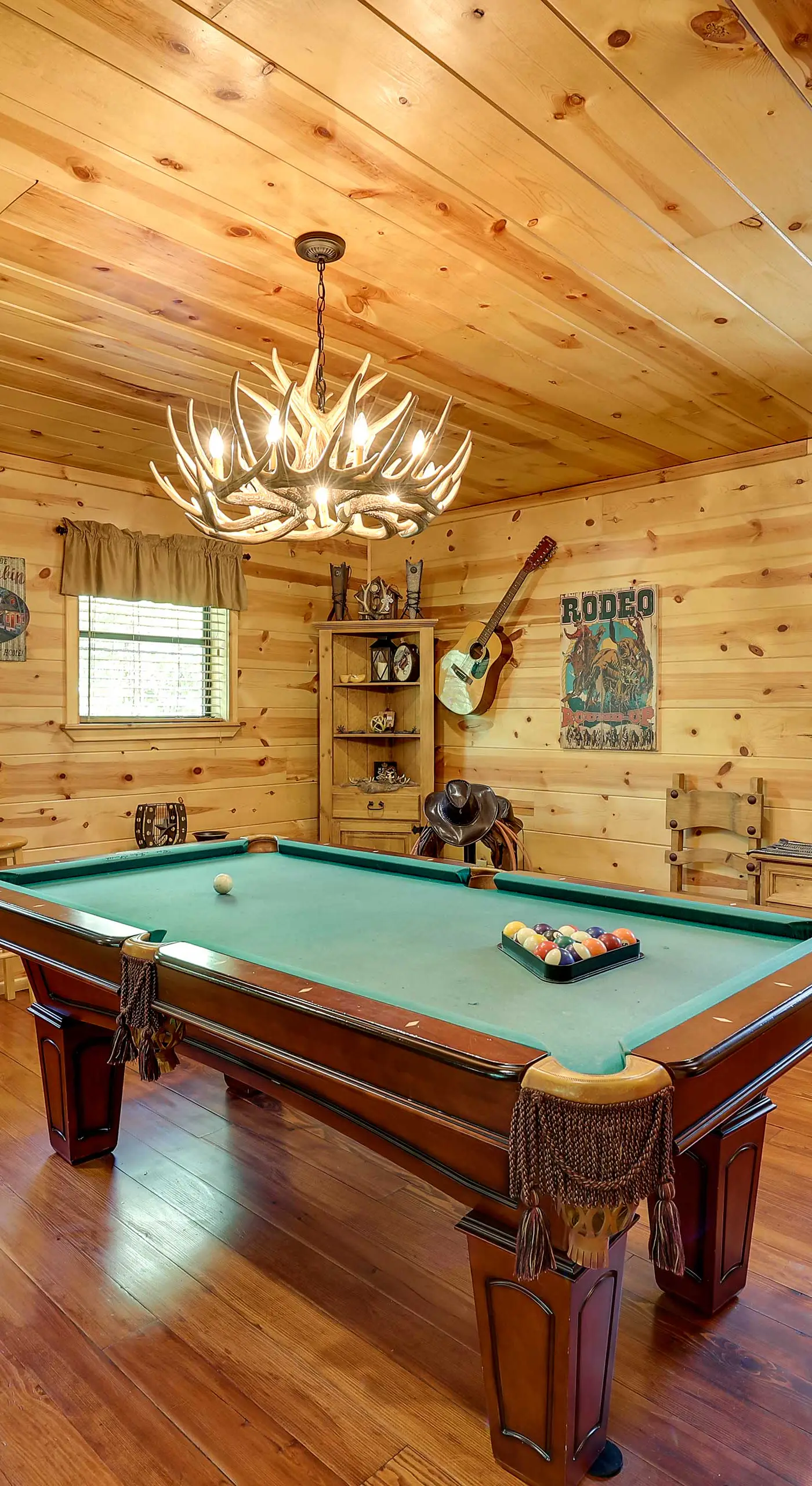 Pet-Friendly Broken Bow Cabin w/ Fire Pit!