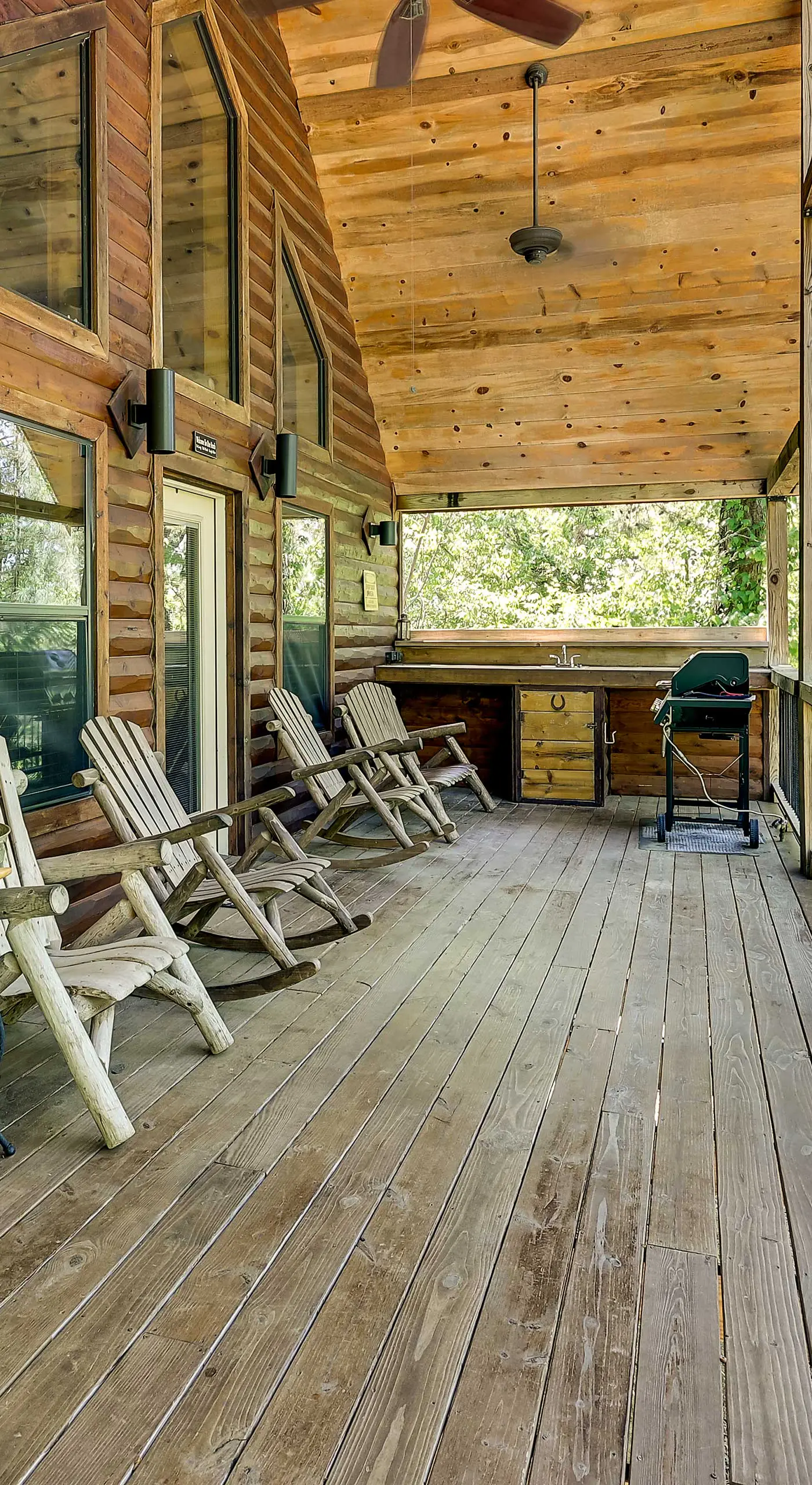 Pet-Friendly Broken Bow Cabin w/ Fire Pit!
