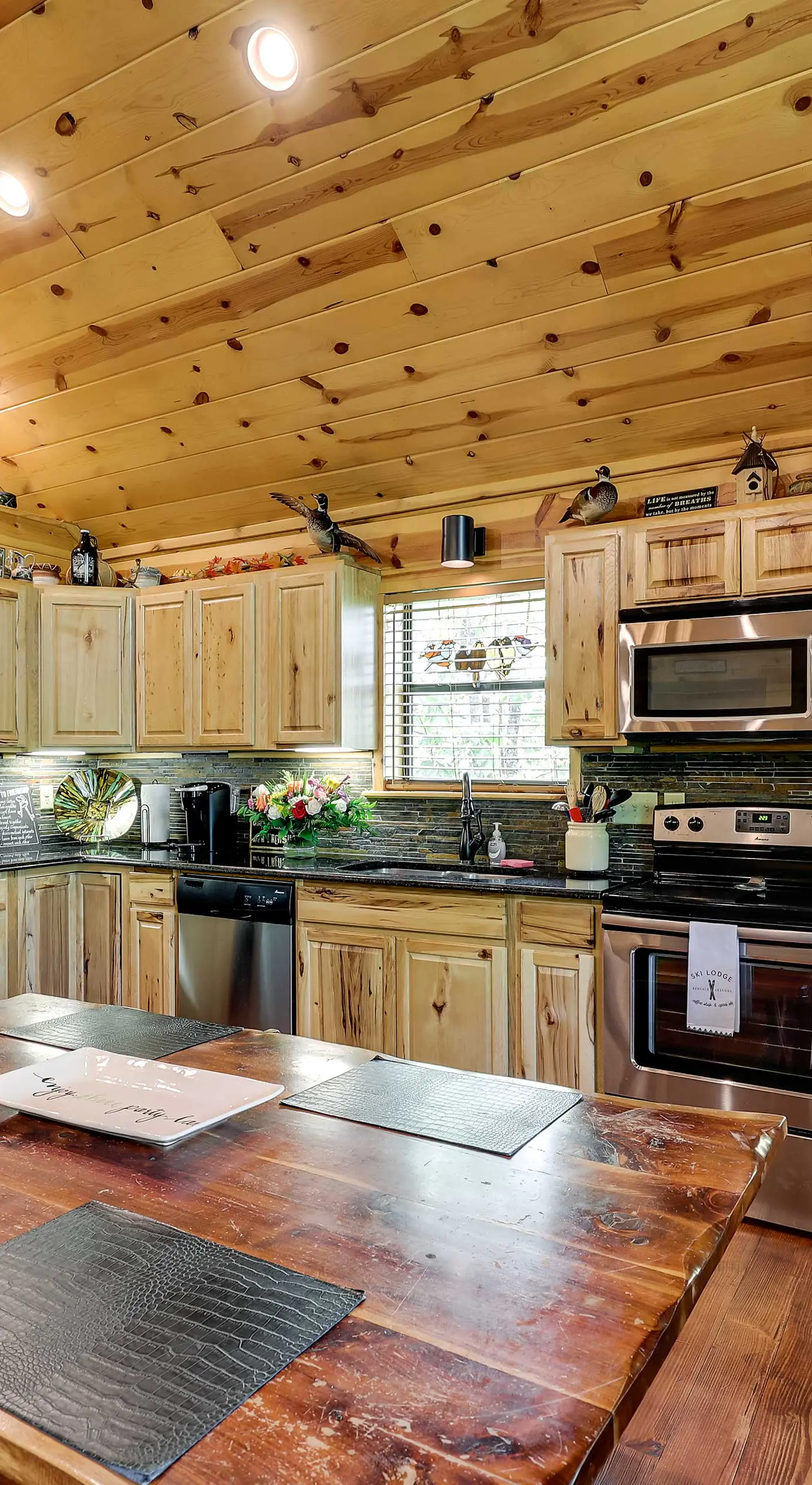 Pet-Friendly Broken Bow Cabin w/ Fire Pit!