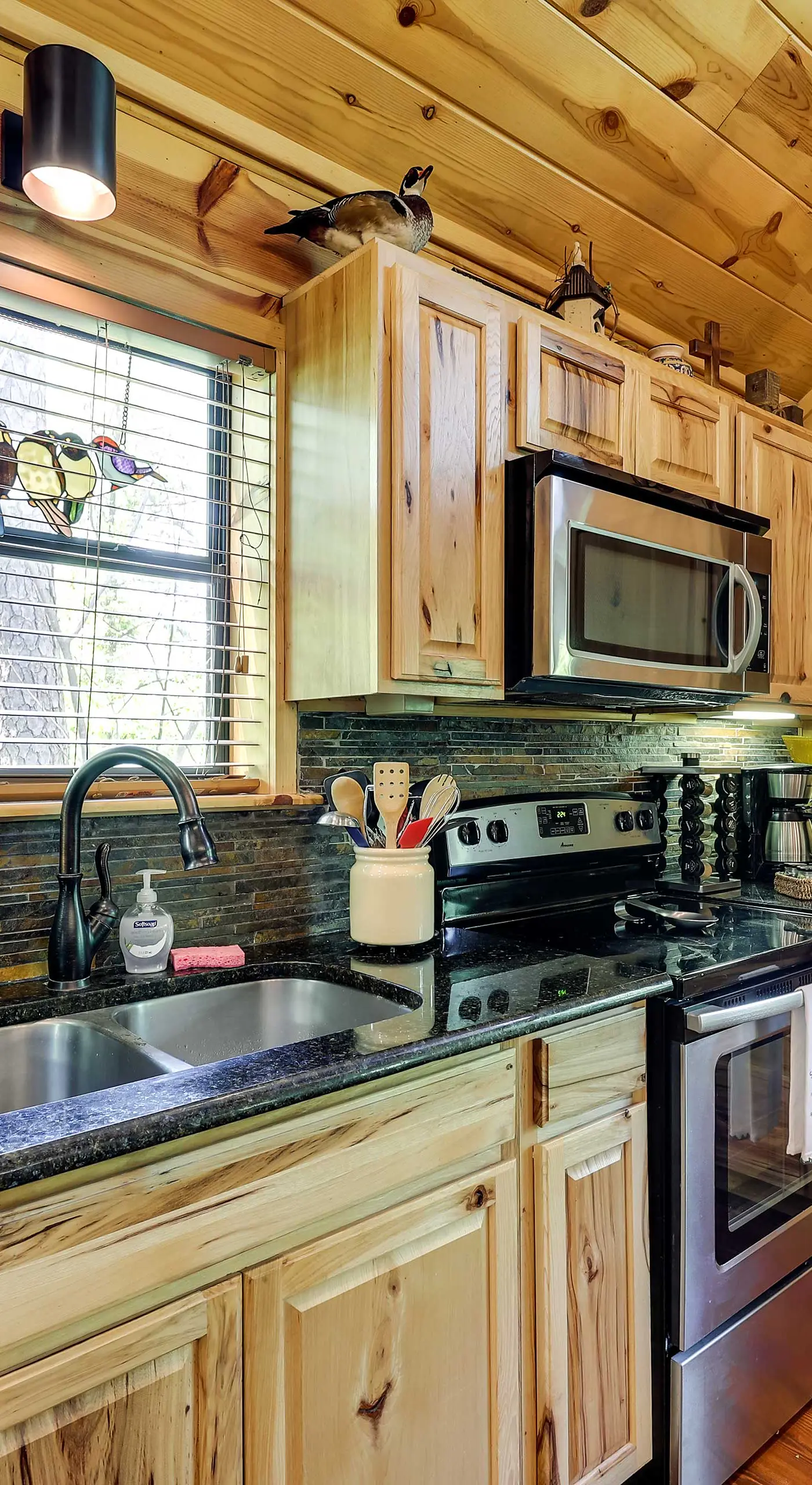 Pet-Friendly Broken Bow Cabin w/ Fire Pit!
