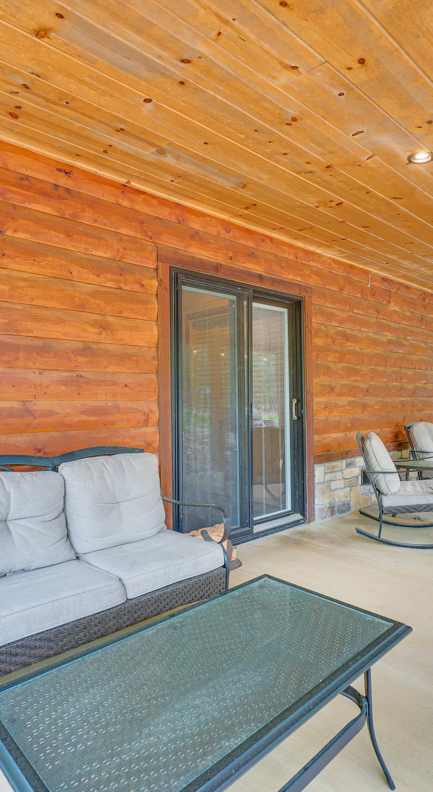 Broken Bow Cabin: Hot Tub, Fire Pit & 7 Mi to Lake