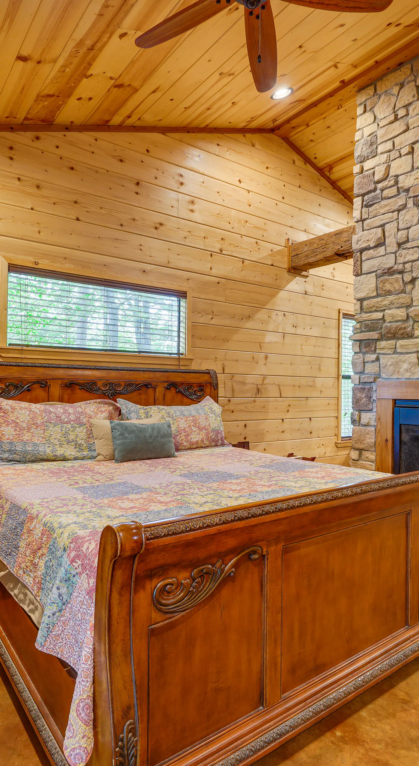 Broken Bow Cabin: Hot Tub, Fire Pit & 7 Mi to Lake