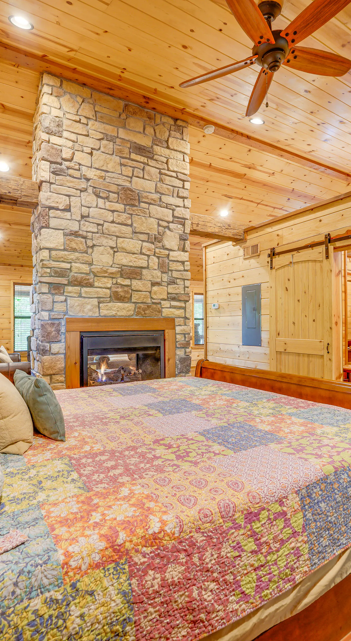 Broken Bow Cabin: Hot Tub, Fire Pit & 7 Mi to Lake