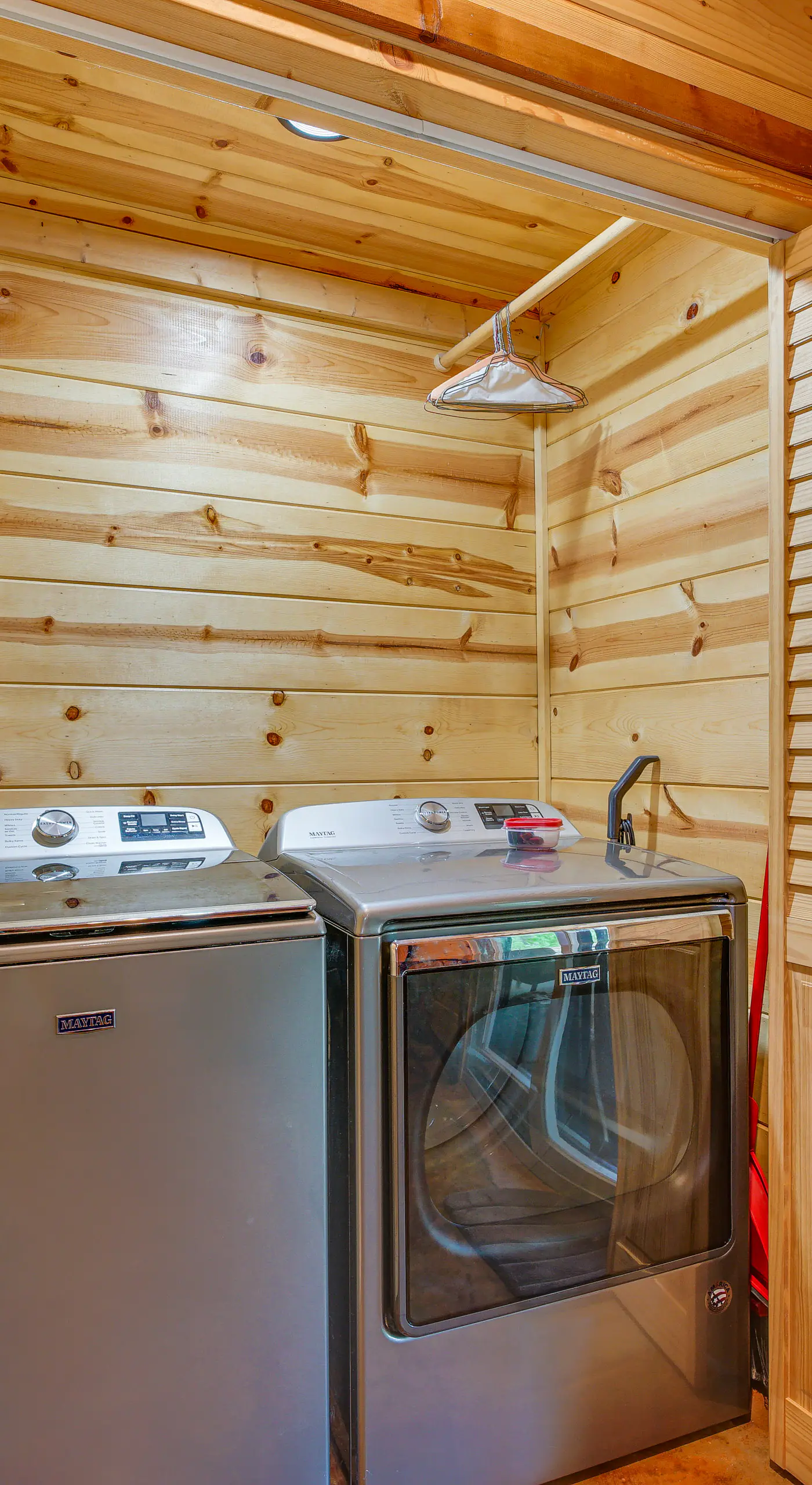 Broken Bow Cabin: Hot Tub, Fire Pit & 7 Mi to Lake