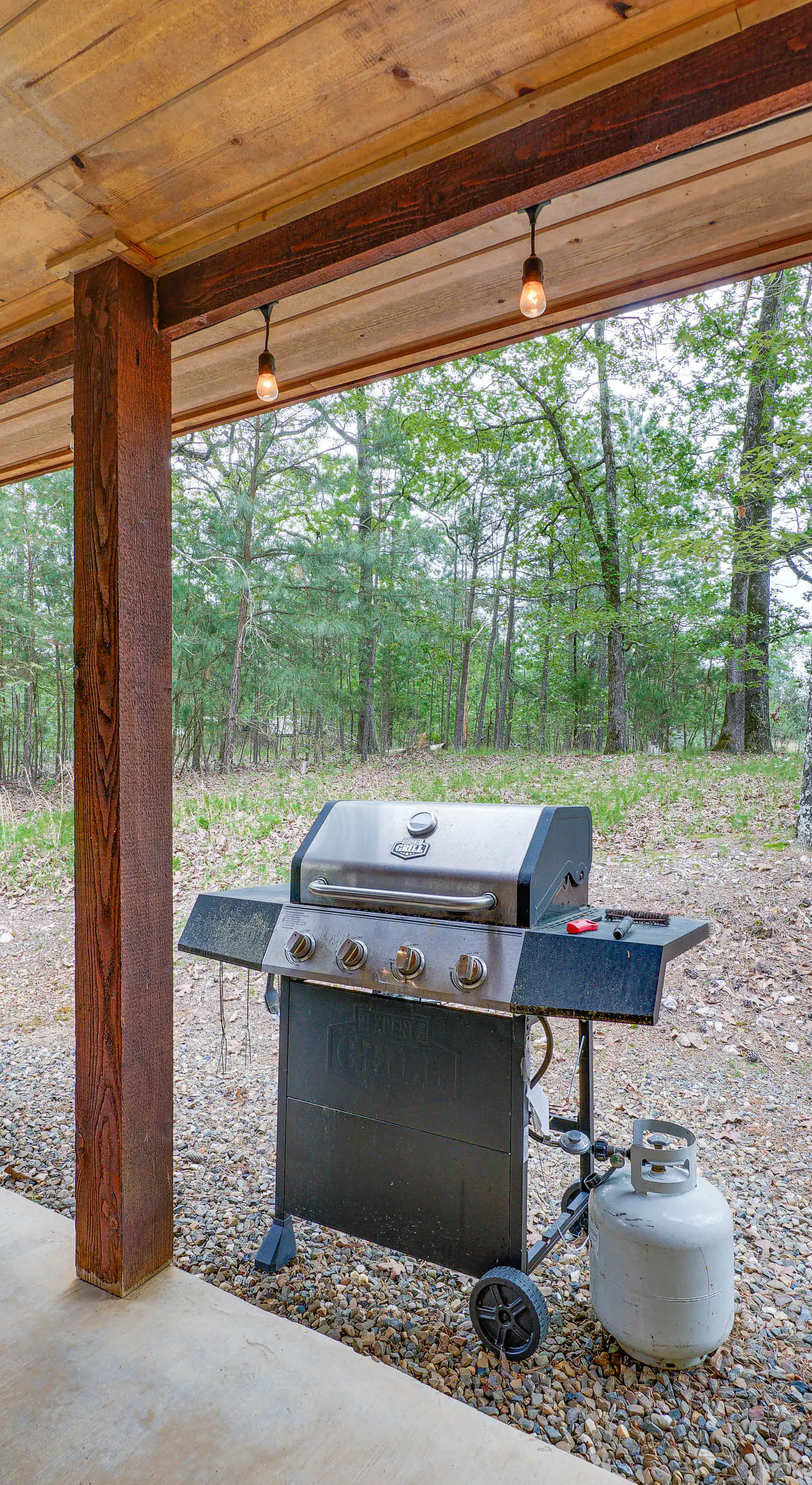 Broken Bow Cabin: Hot Tub, Fire Pit & 7 Mi to Lake