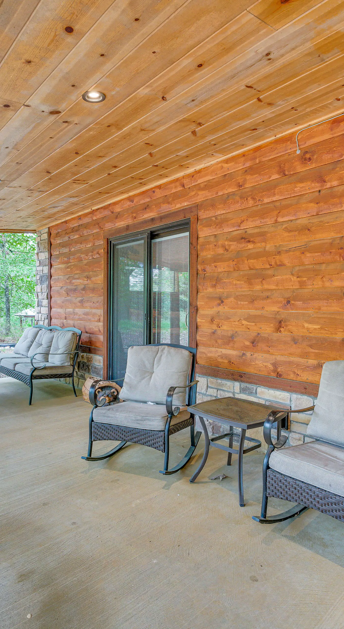 Broken Bow Cabin: Hot Tub, Fire Pit & 7 Mi to Lake