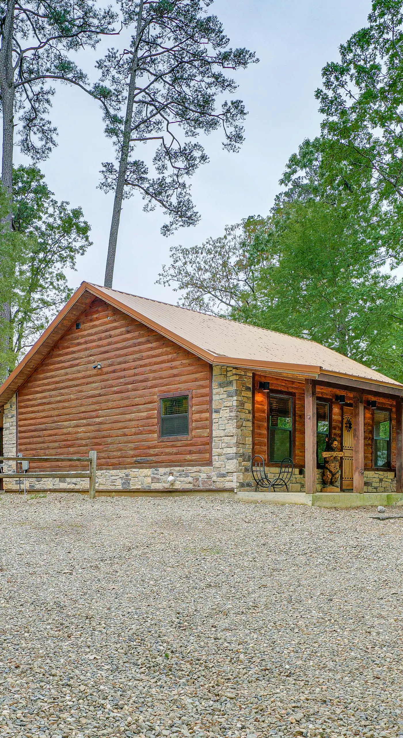 Broken Bow Cabin: Hot Tub, Fire Pit & 7 Mi to Lake