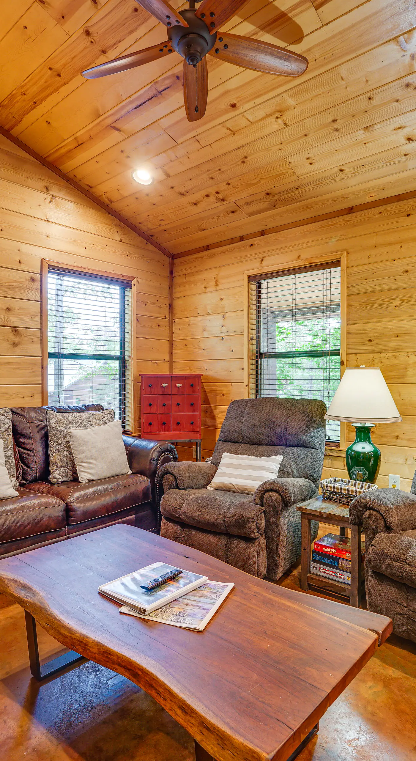 Broken Bow Cabin: Hot Tub, Fire Pit & 7 Mi to Lake