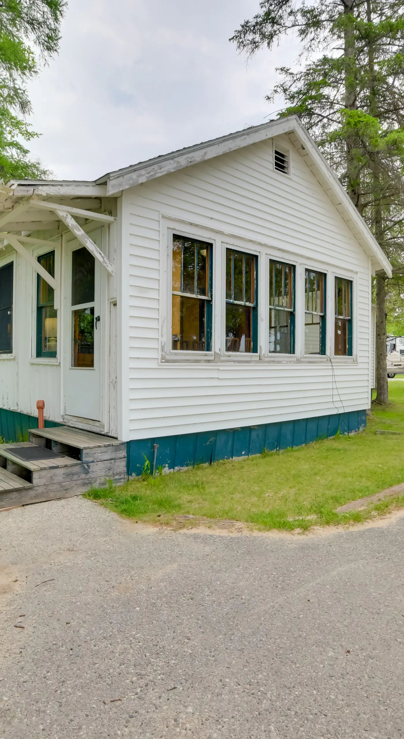 Steps to Lake! Waterfront Cedarville Resort Cabin