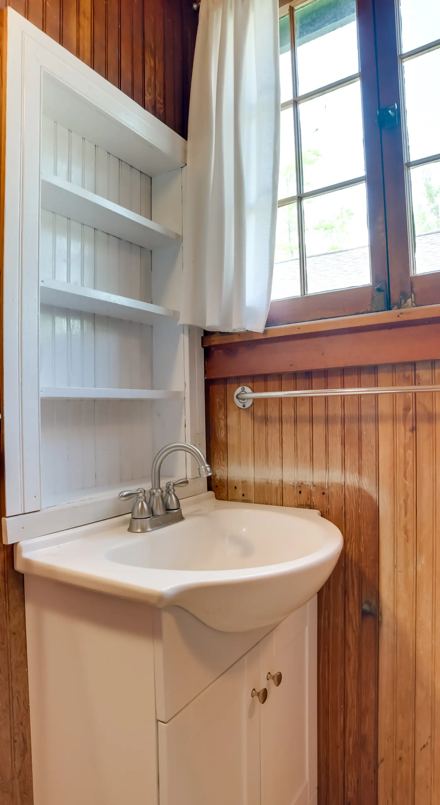 Beachside Cabin w/ Views on Les Cheneaux Islands