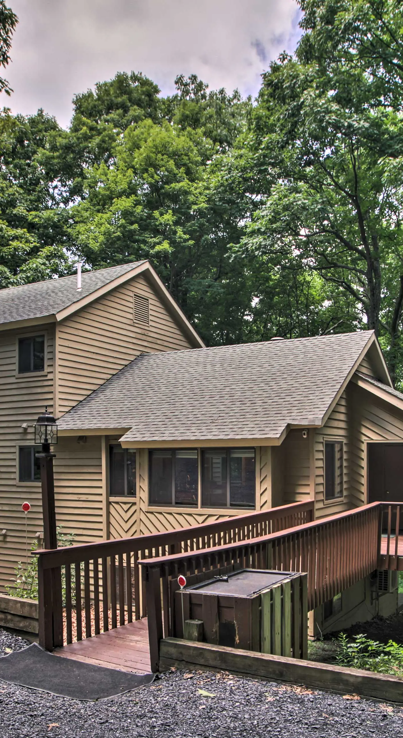 Bright Wintergreen Resort Home; Deck & Grill!