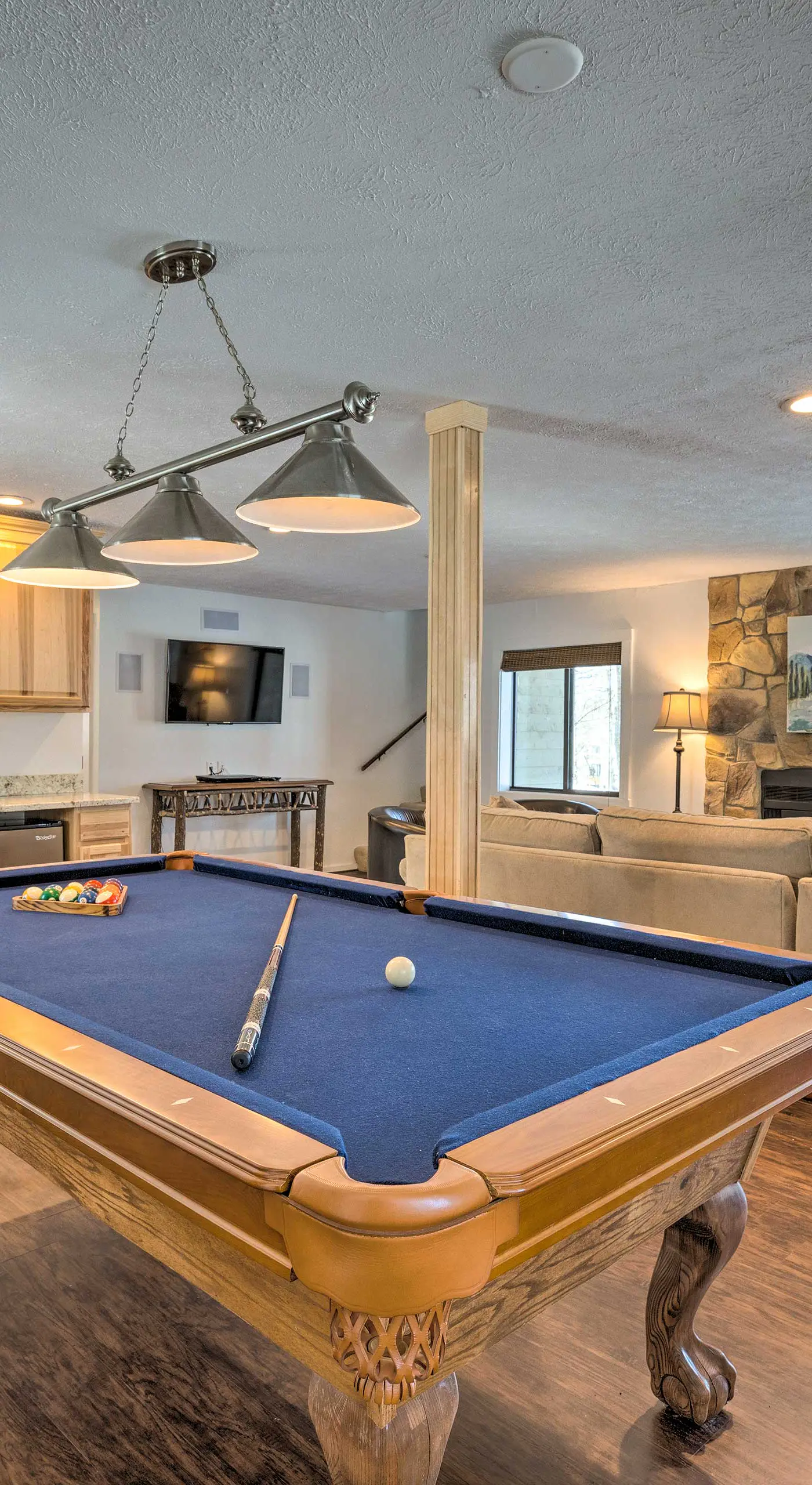 Bright Wintergreen Resort Home; Deck & Grill!