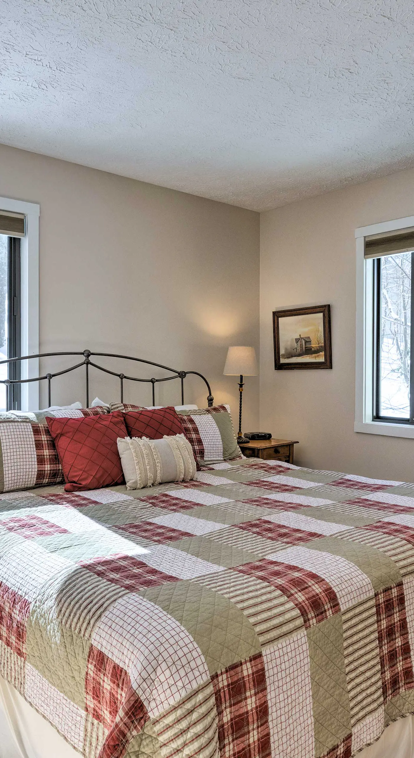 Bright Wintergreen Resort Home; Deck & Grill!