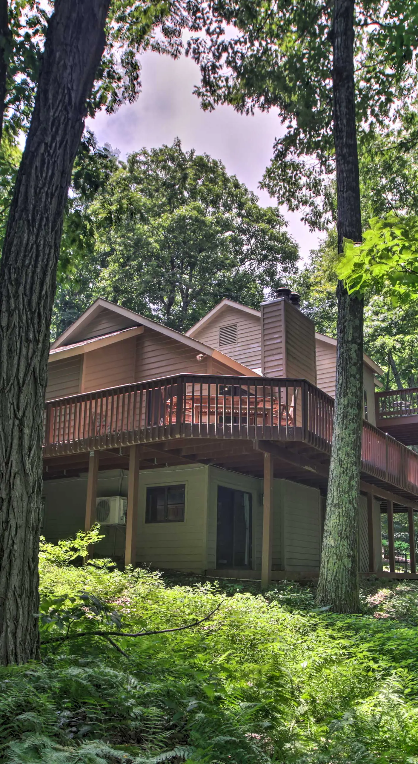 Bright Wintergreen Resort Home; Deck & Grill!