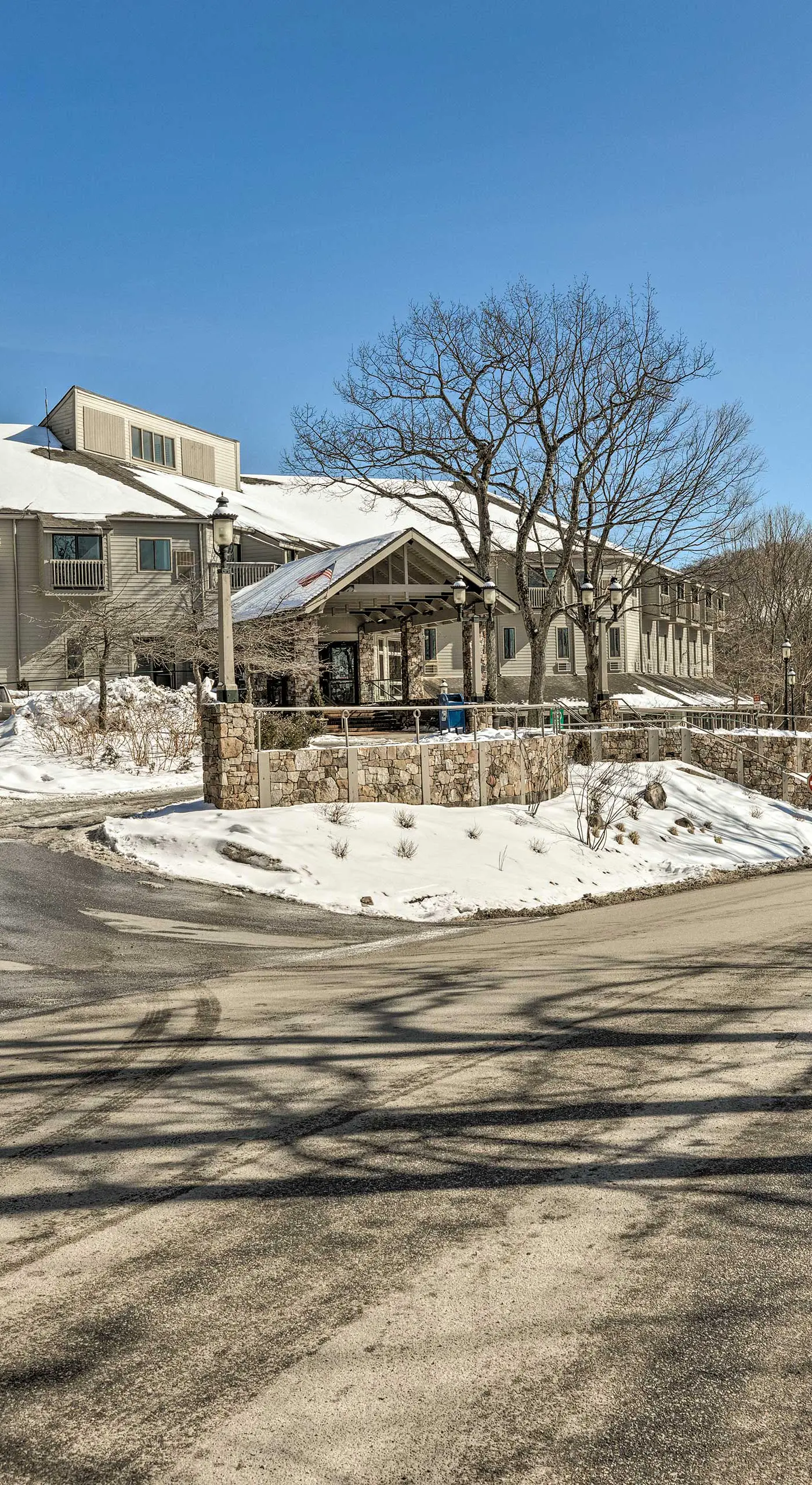 Bright Wintergreen Resort Home; Deck & Grill!