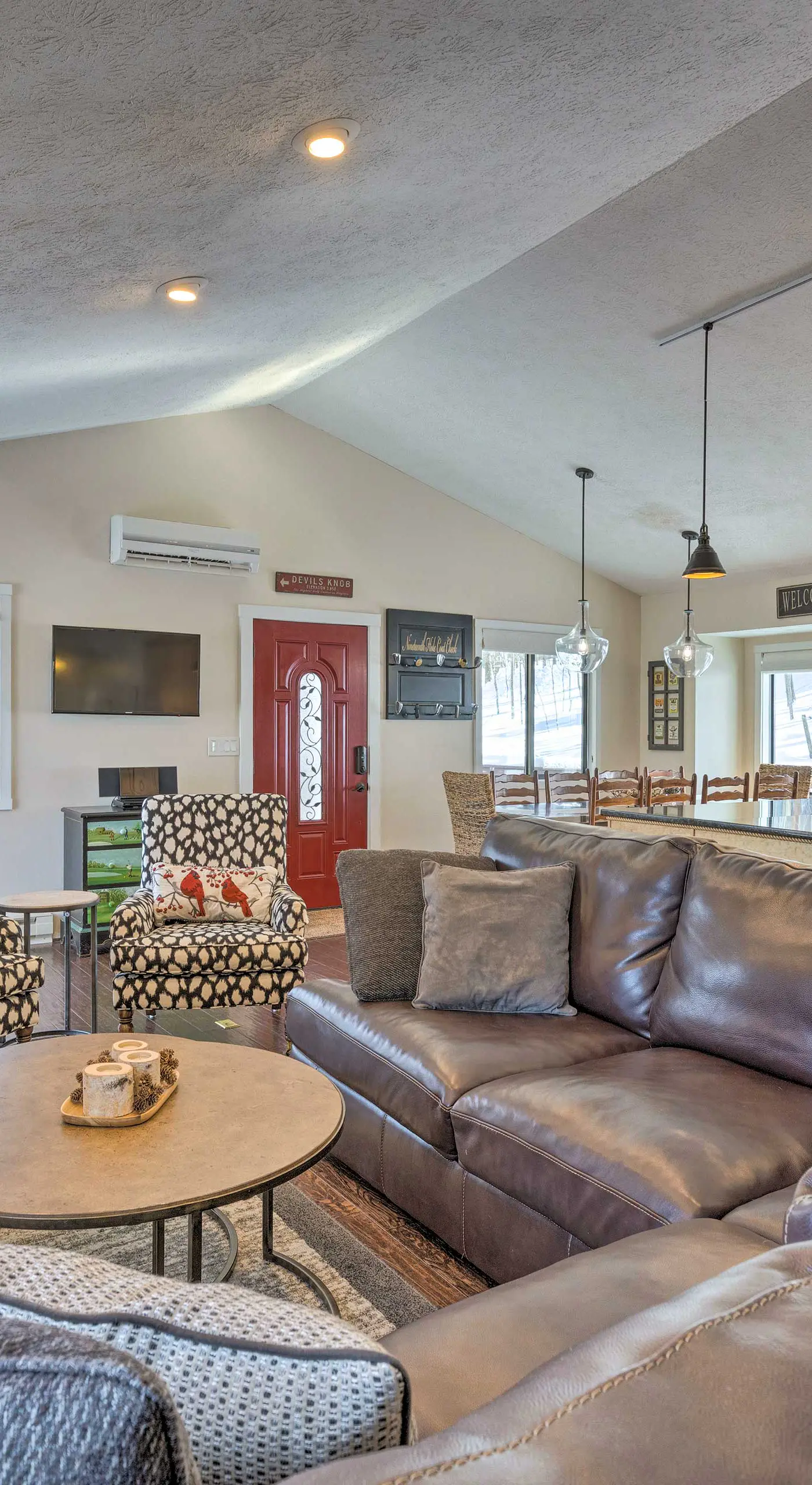 Bright Wintergreen Resort Home; Deck & Grill!