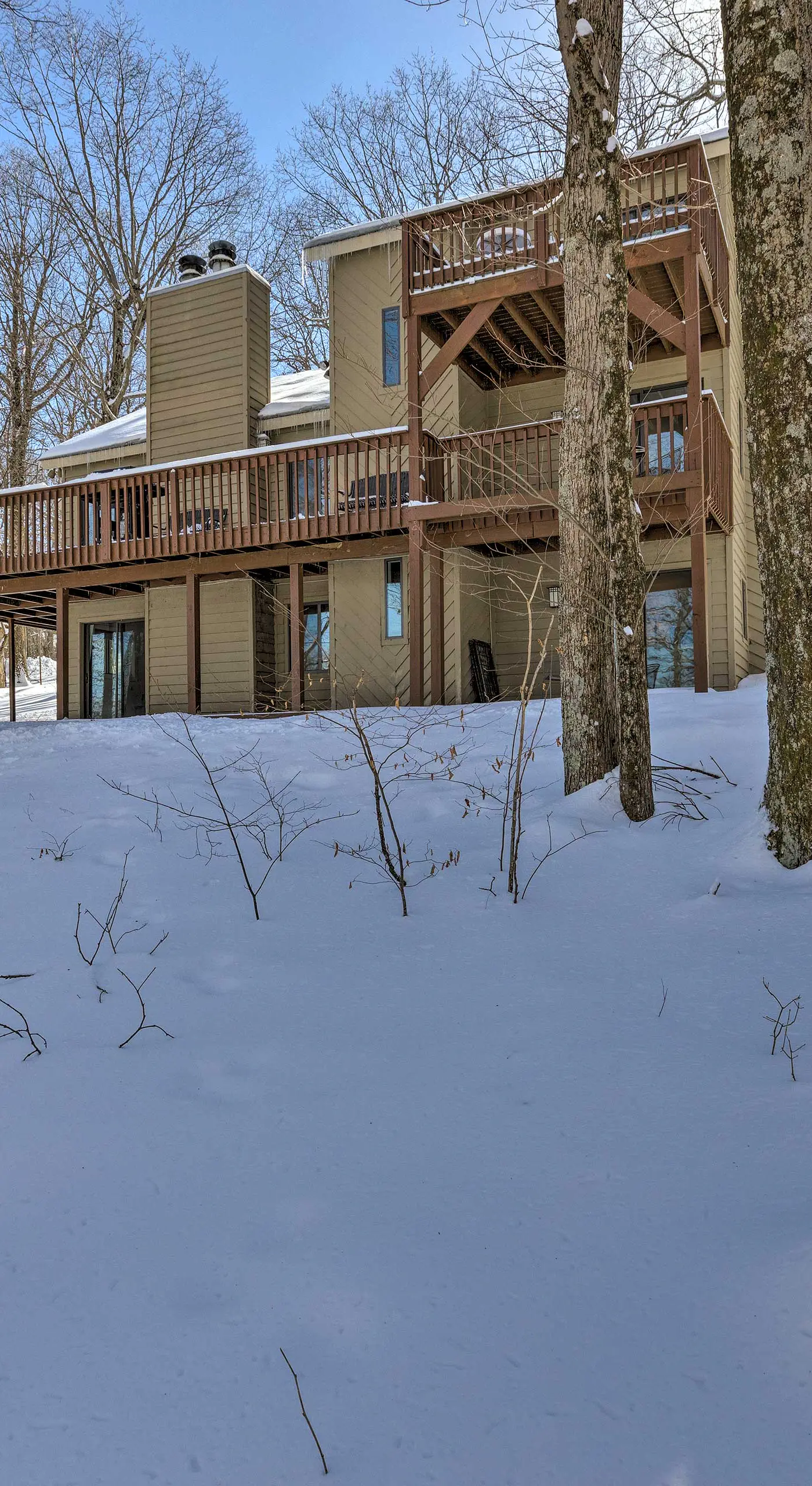 Bright Wintergreen Resort Home; Deck & Grill!