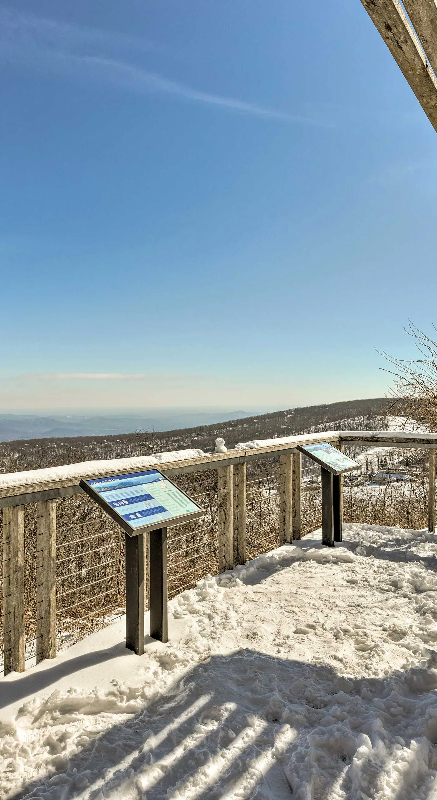 Bright Wintergreen Resort Home; Deck & Grill!