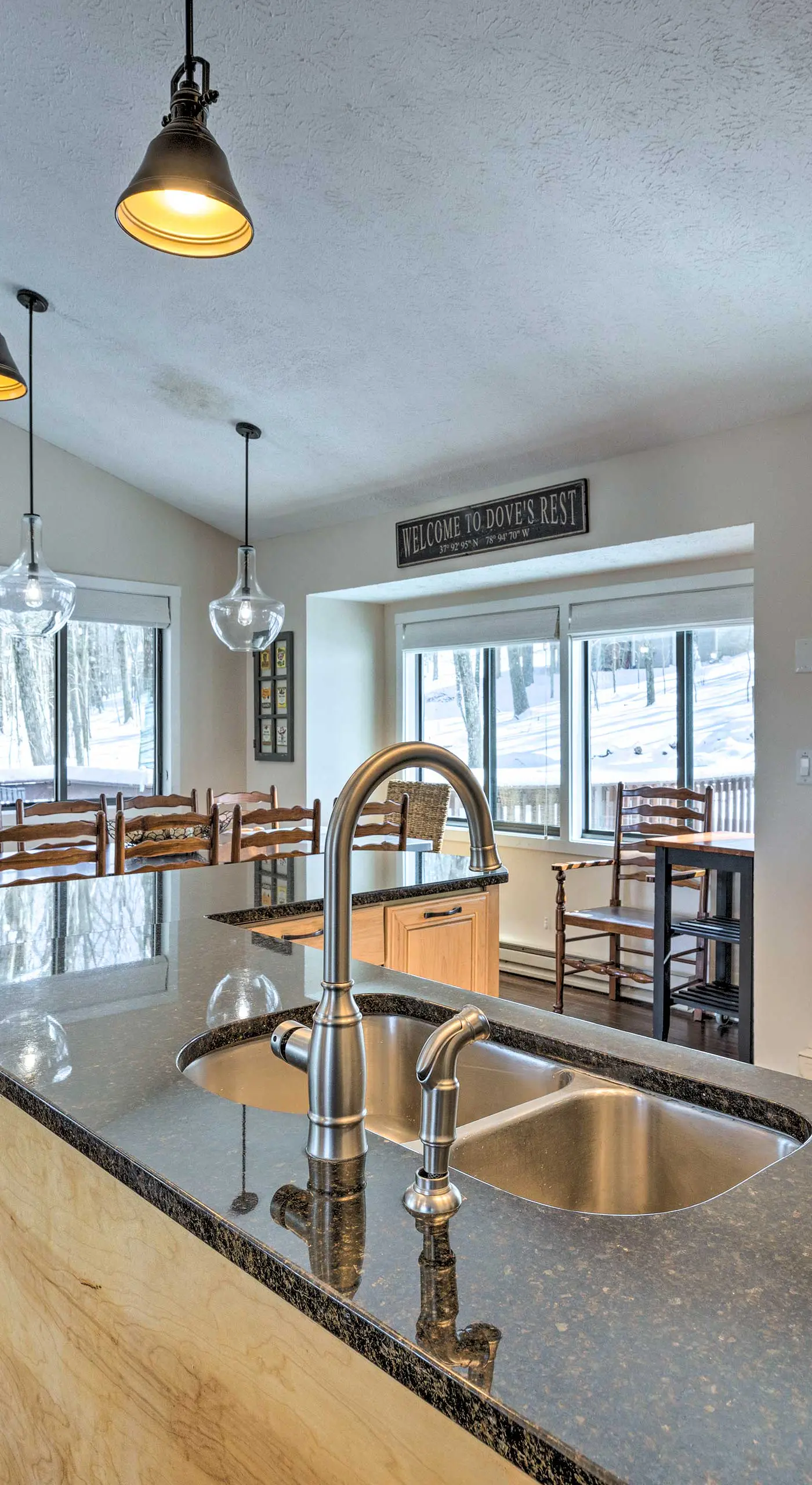 Bright Wintergreen Resort Home; Deck & Grill!