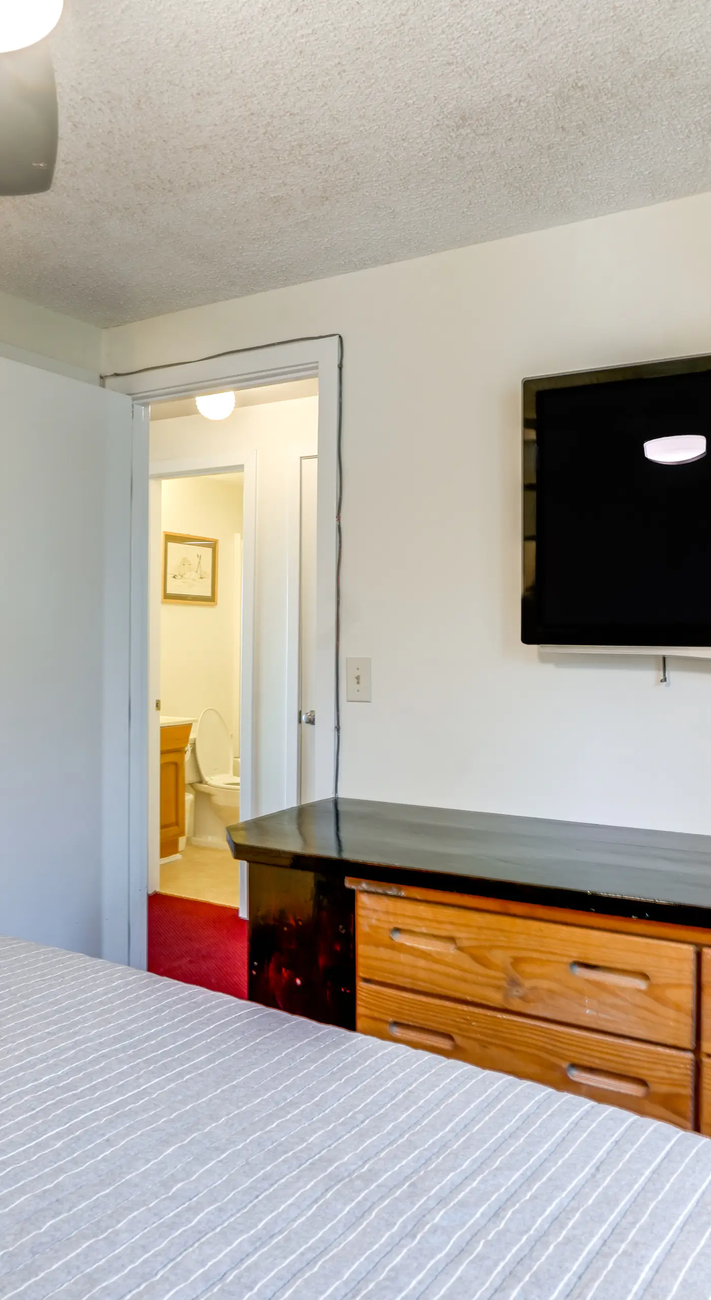 Ski-In/Ski-Out Wintergreen Resort Condo + Hot Tub!