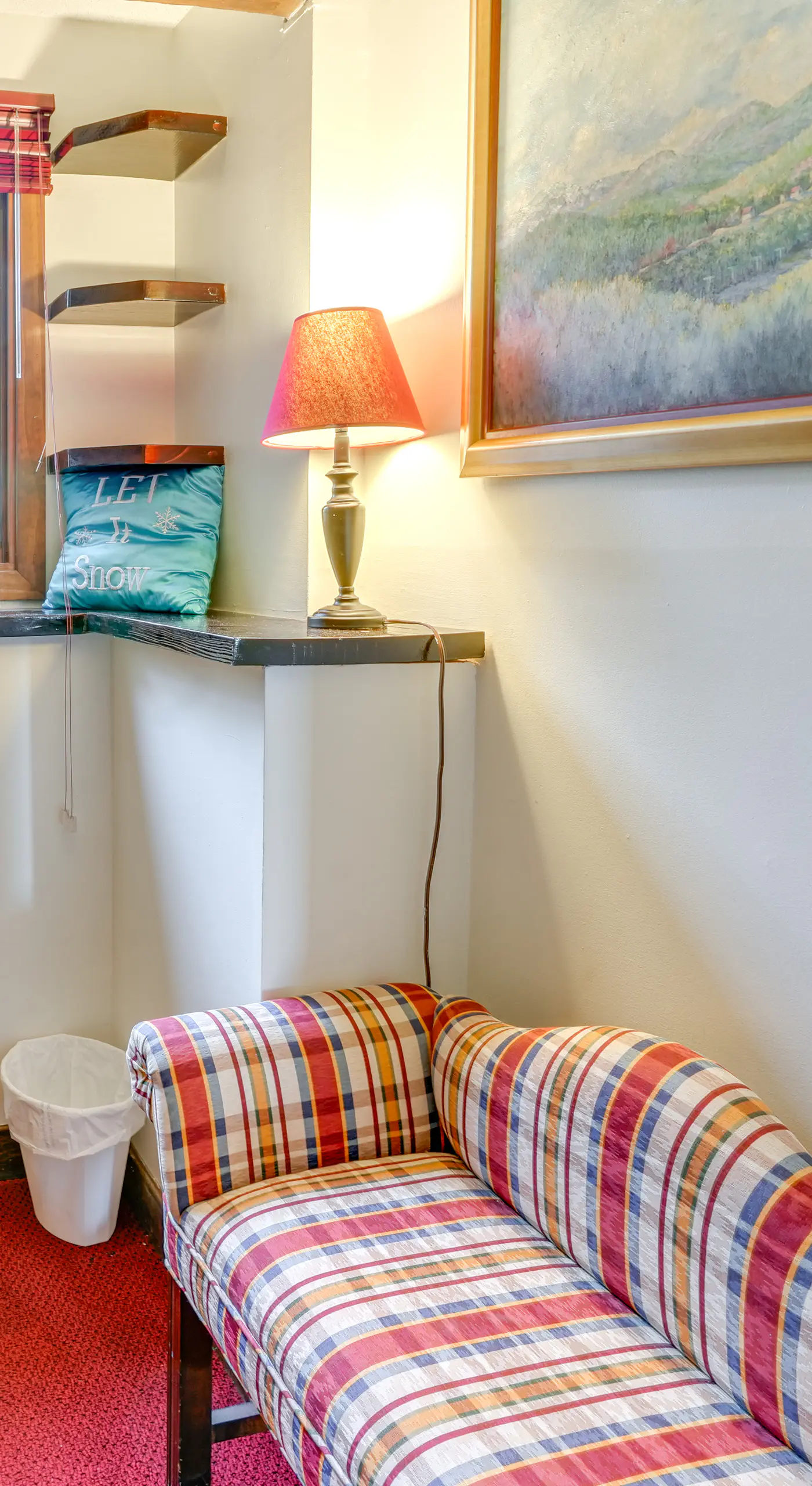 Ski-In/Ski-Out Wintergreen Resort Condo + Hot Tub!