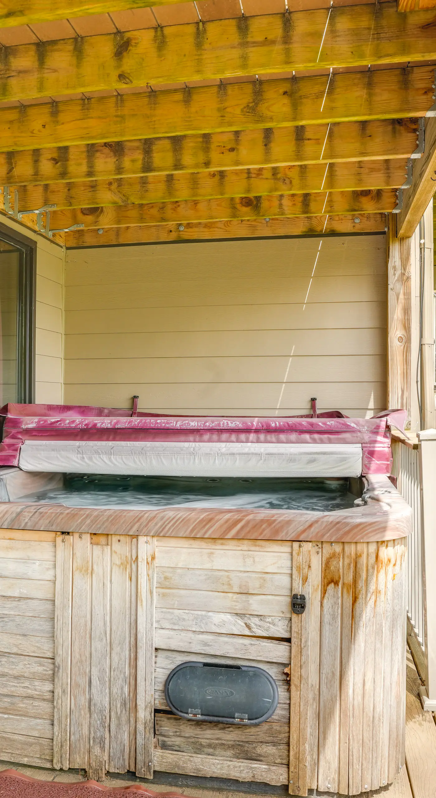 Ski-In/Ski-Out Wintergreen Resort Condo + Hot Tub!