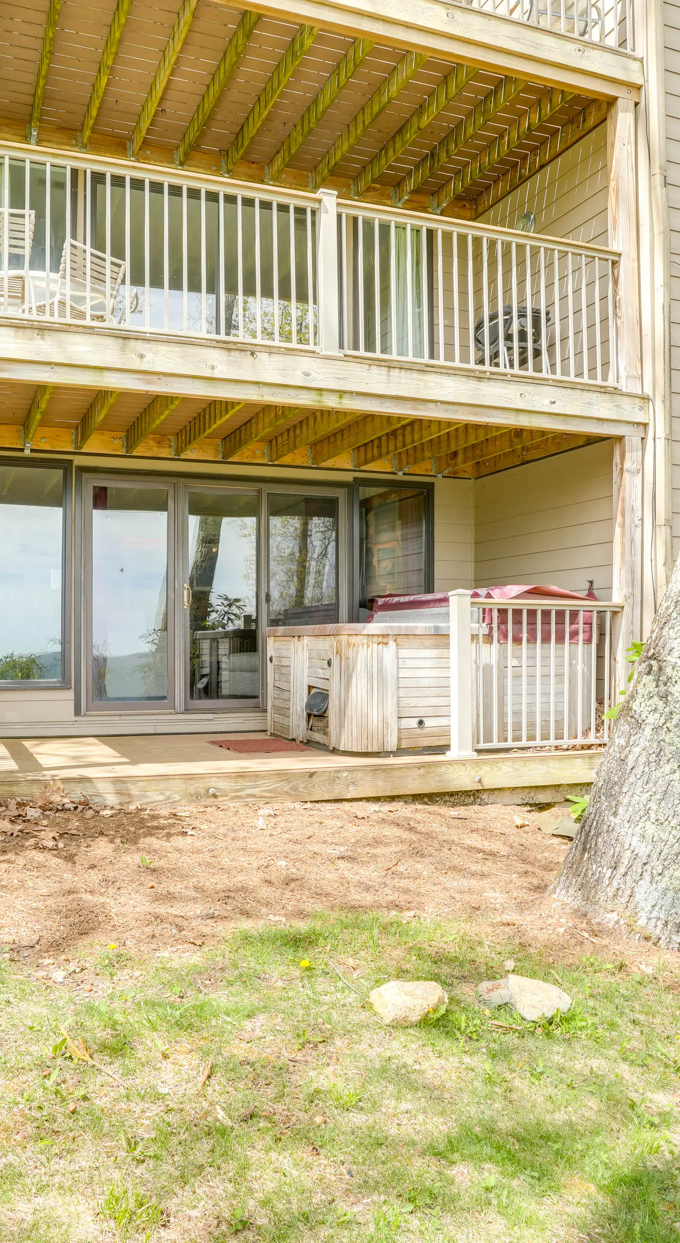 Ski-In/Ski-Out Wintergreen Resort Condo + Hot Tub!