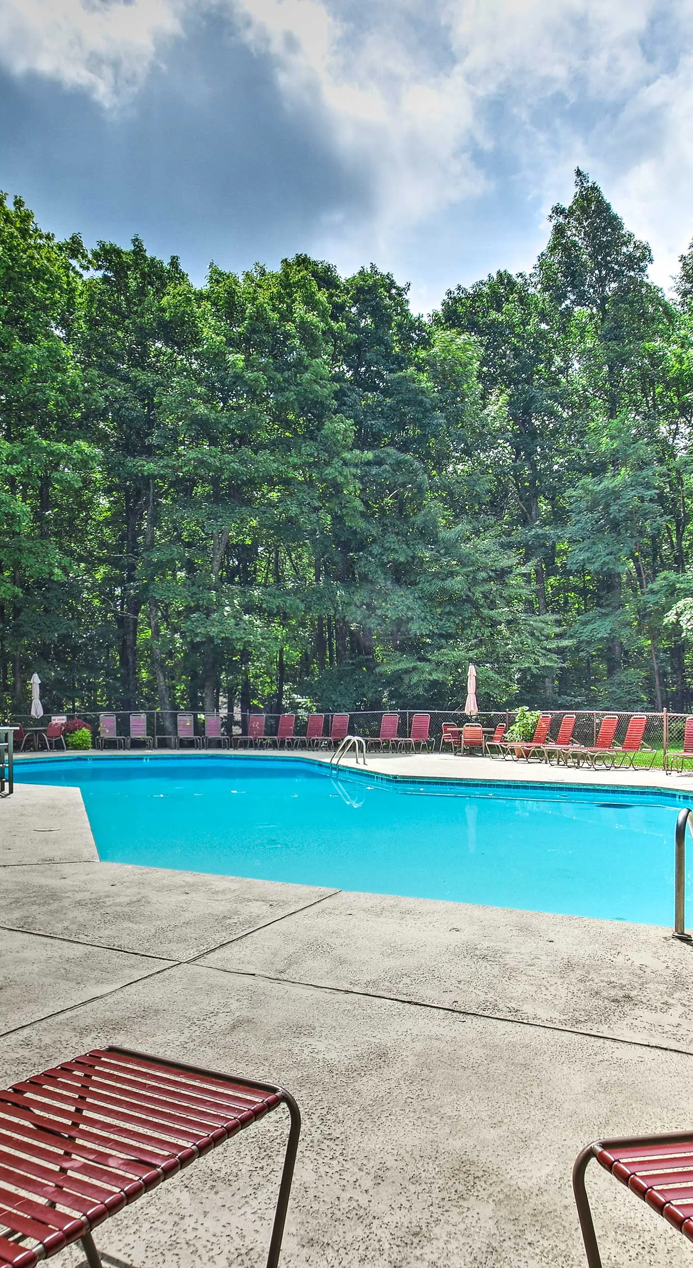 Ski-In/Ski-Out Wintergreen Resort Condo + Hot Tub!
