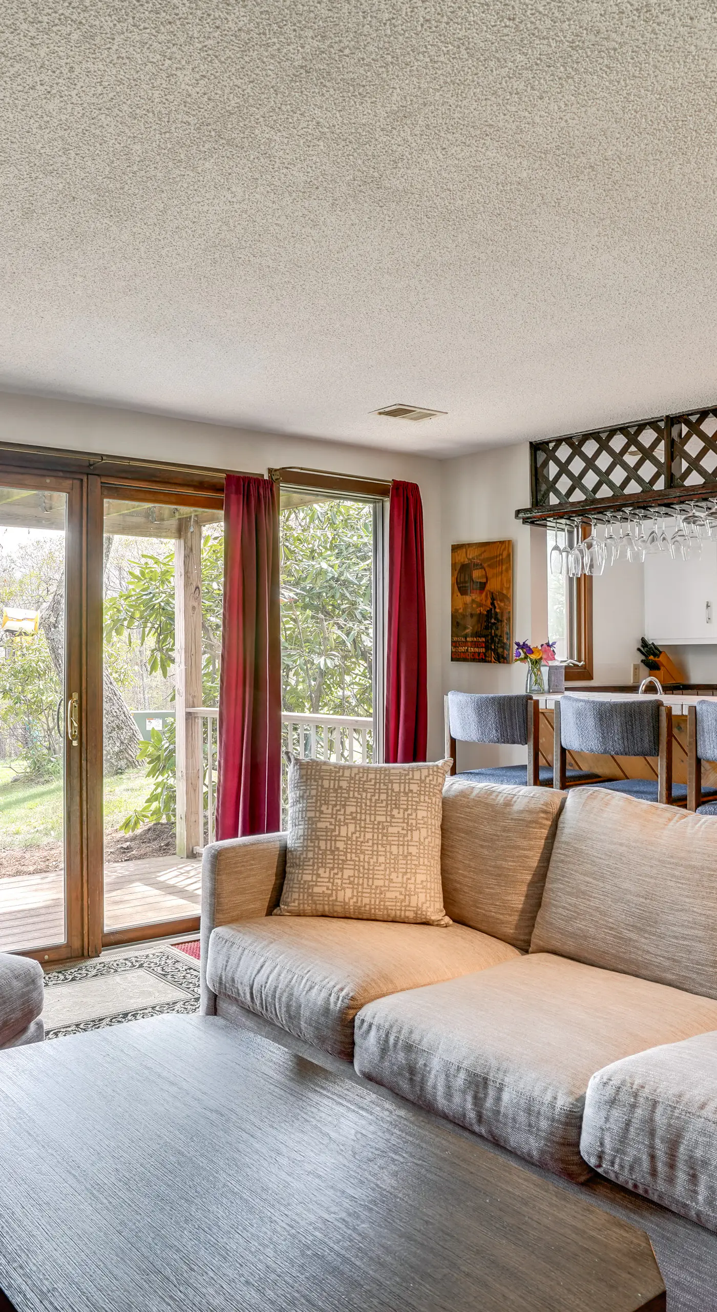 Ski-In/Ski-Out Wintergreen Resort Condo + Hot Tub!