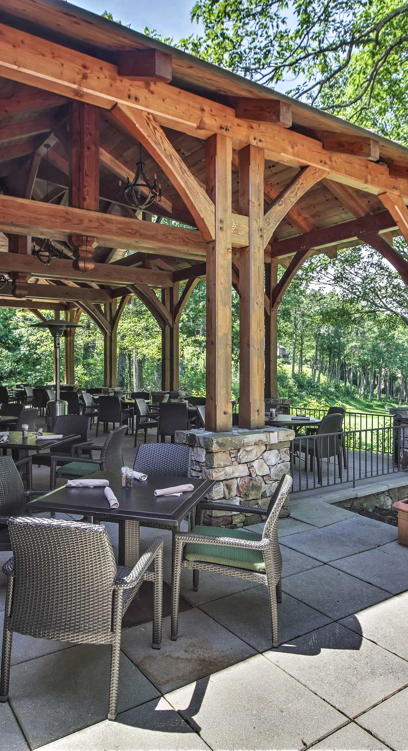 Ski-In/Ski-Out Wintergreen Resort Condo + Hot Tub!