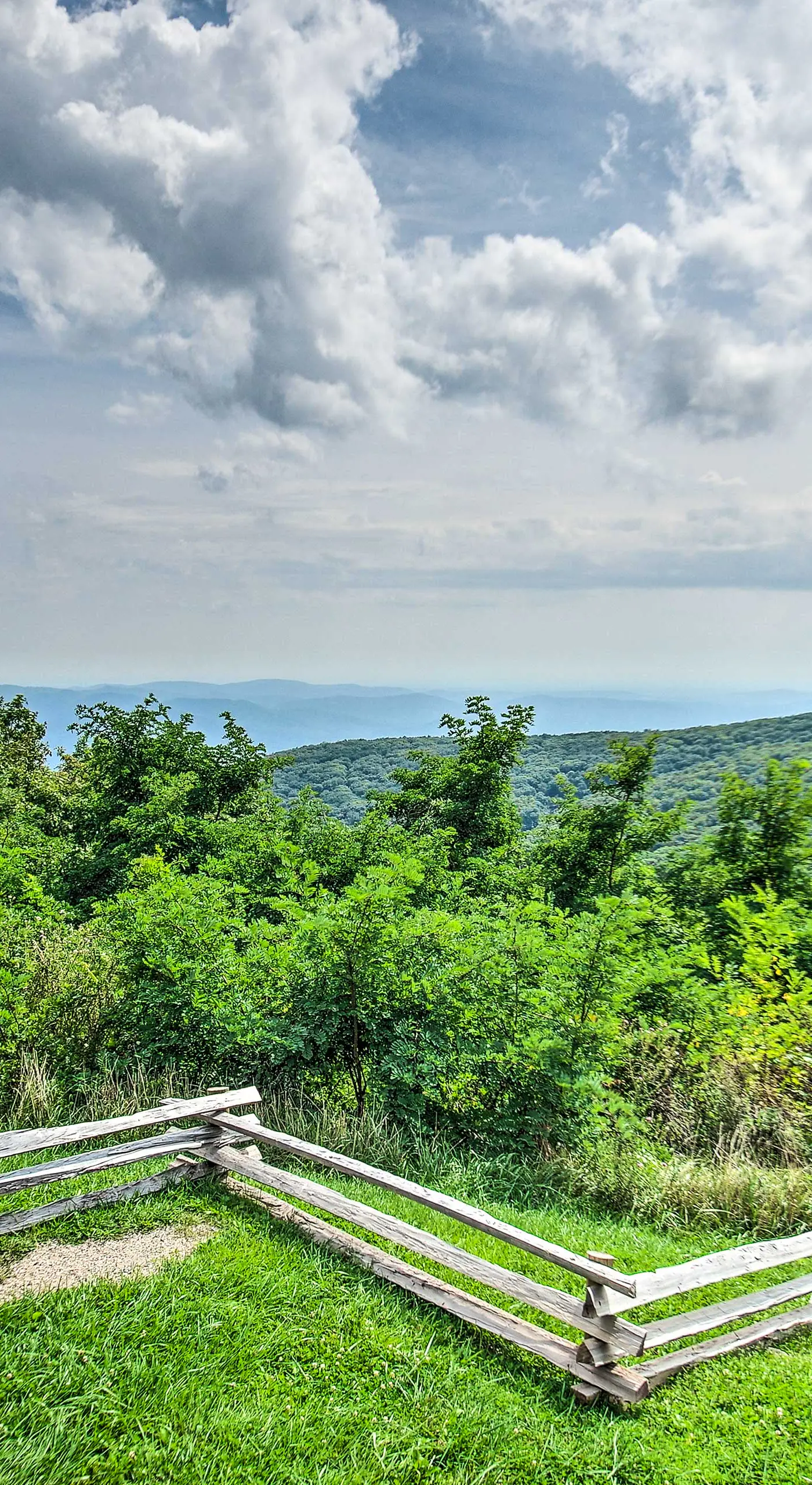 Ski-In/Ski-Out Wintergreen Resort Condo + Hot Tub!