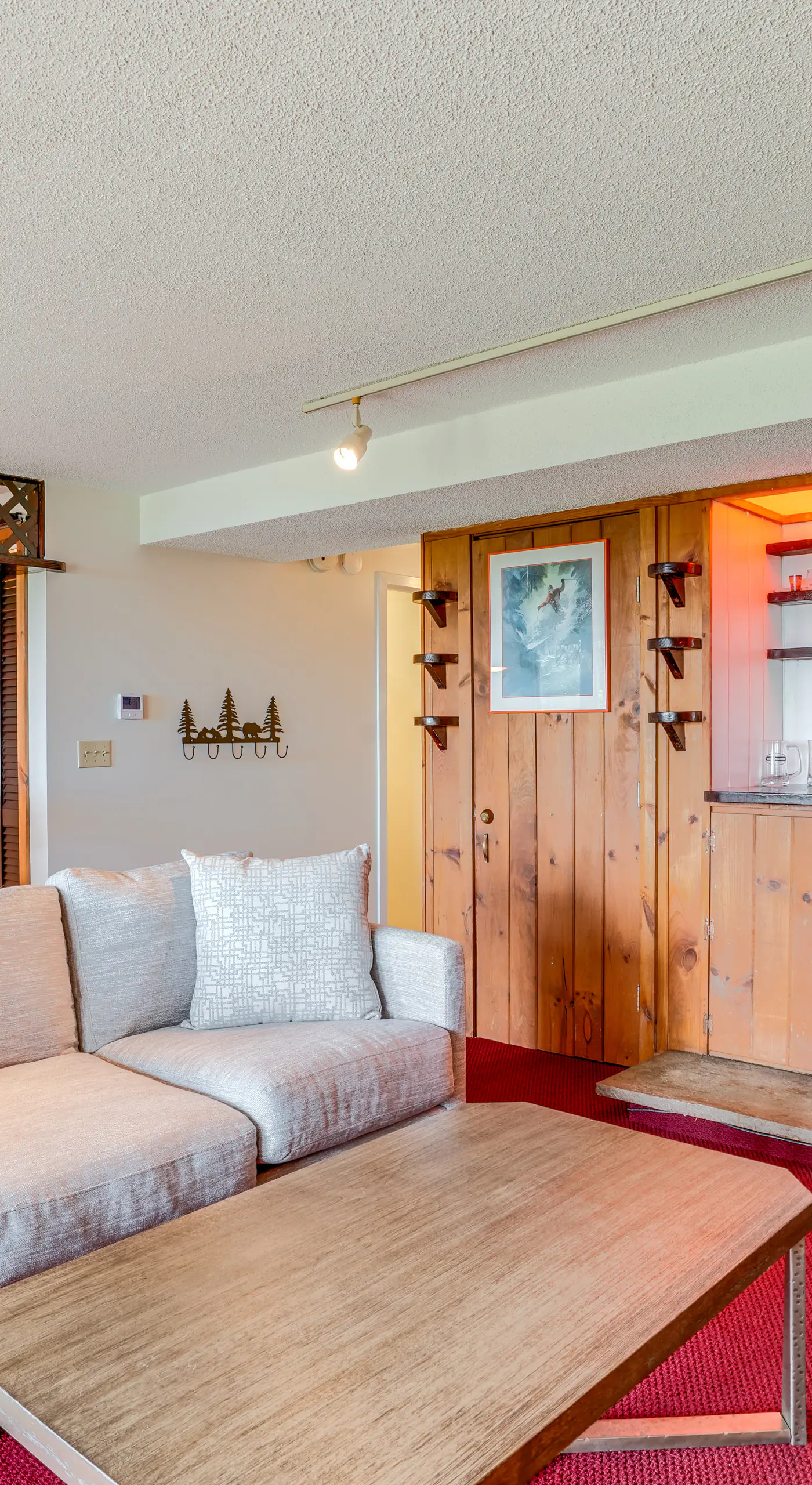 Ski-In/Ski-Out Wintergreen Resort Condo + Hot Tub!