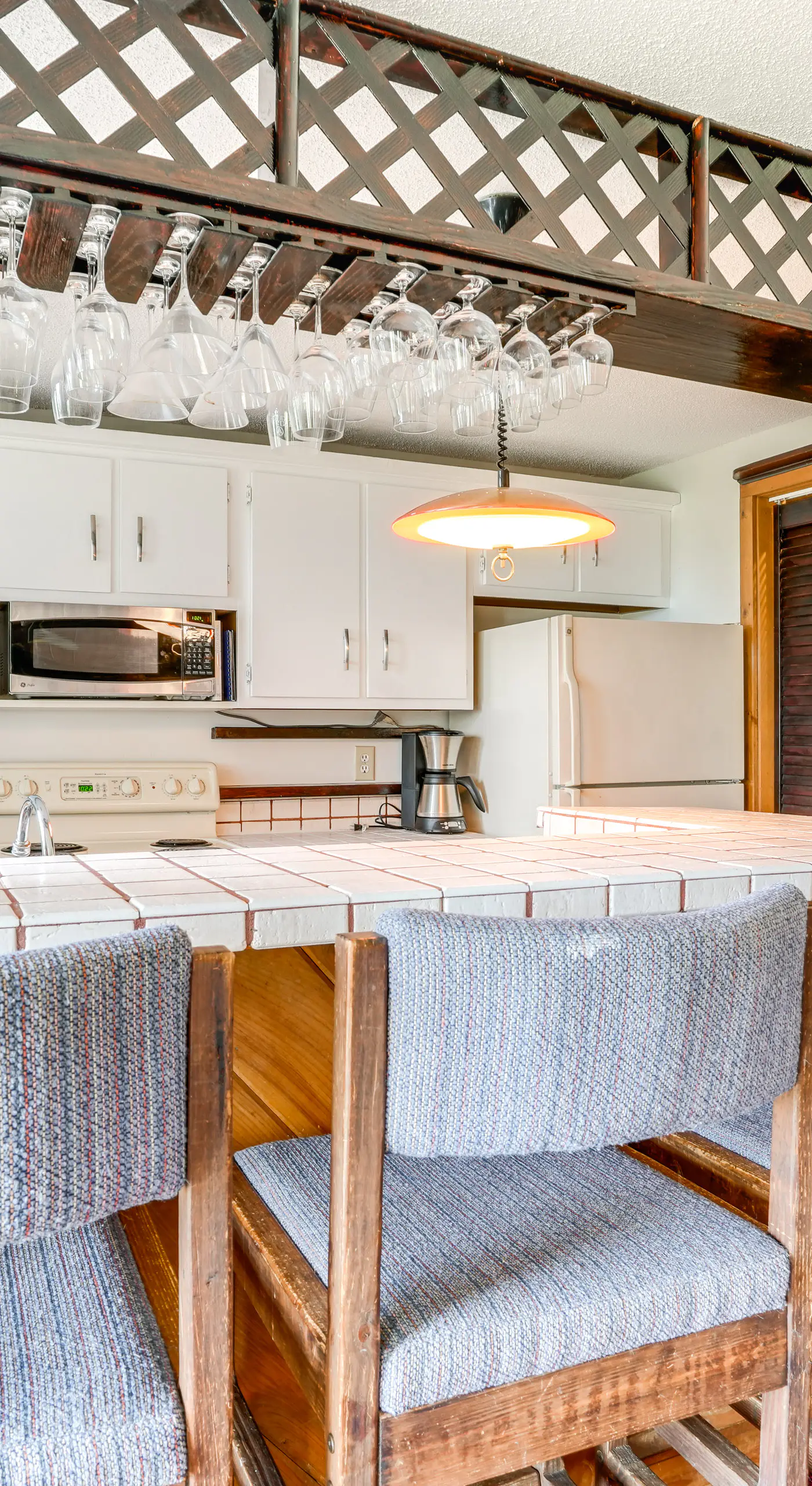 Ski-In/Ski-Out Wintergreen Resort Condo + Hot Tub!