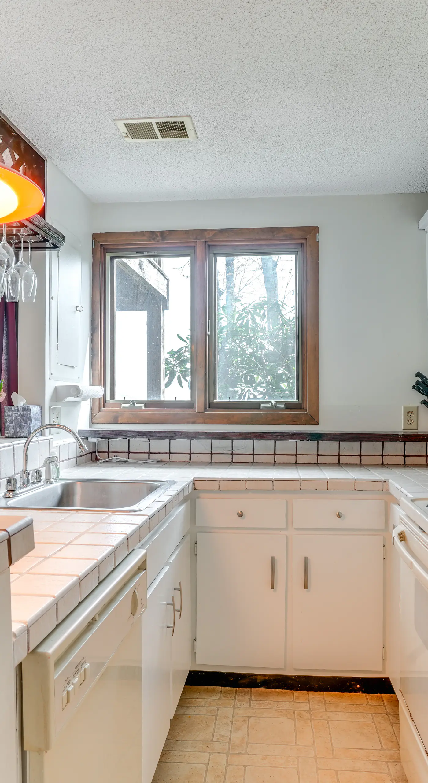 Ski-In/Ski-Out Wintergreen Resort Condo + Hot Tub!