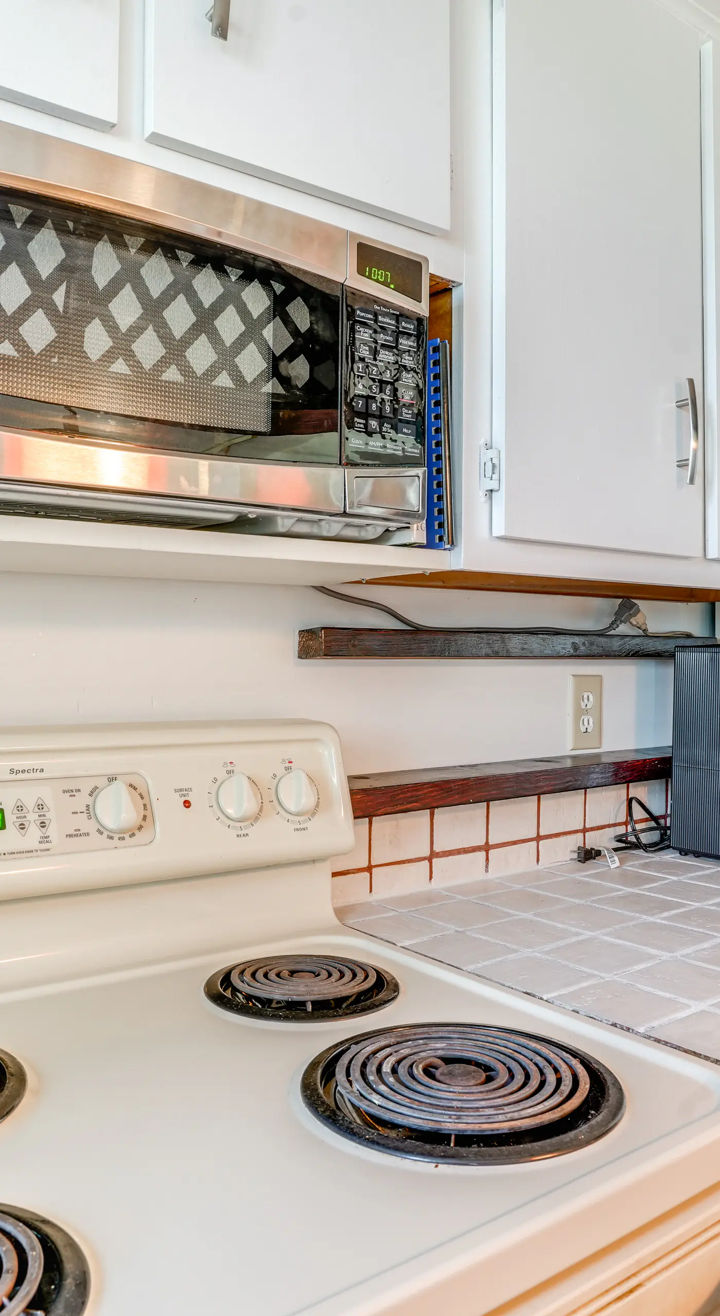 Ski-In/Ski-Out Wintergreen Resort Condo + Hot Tub!