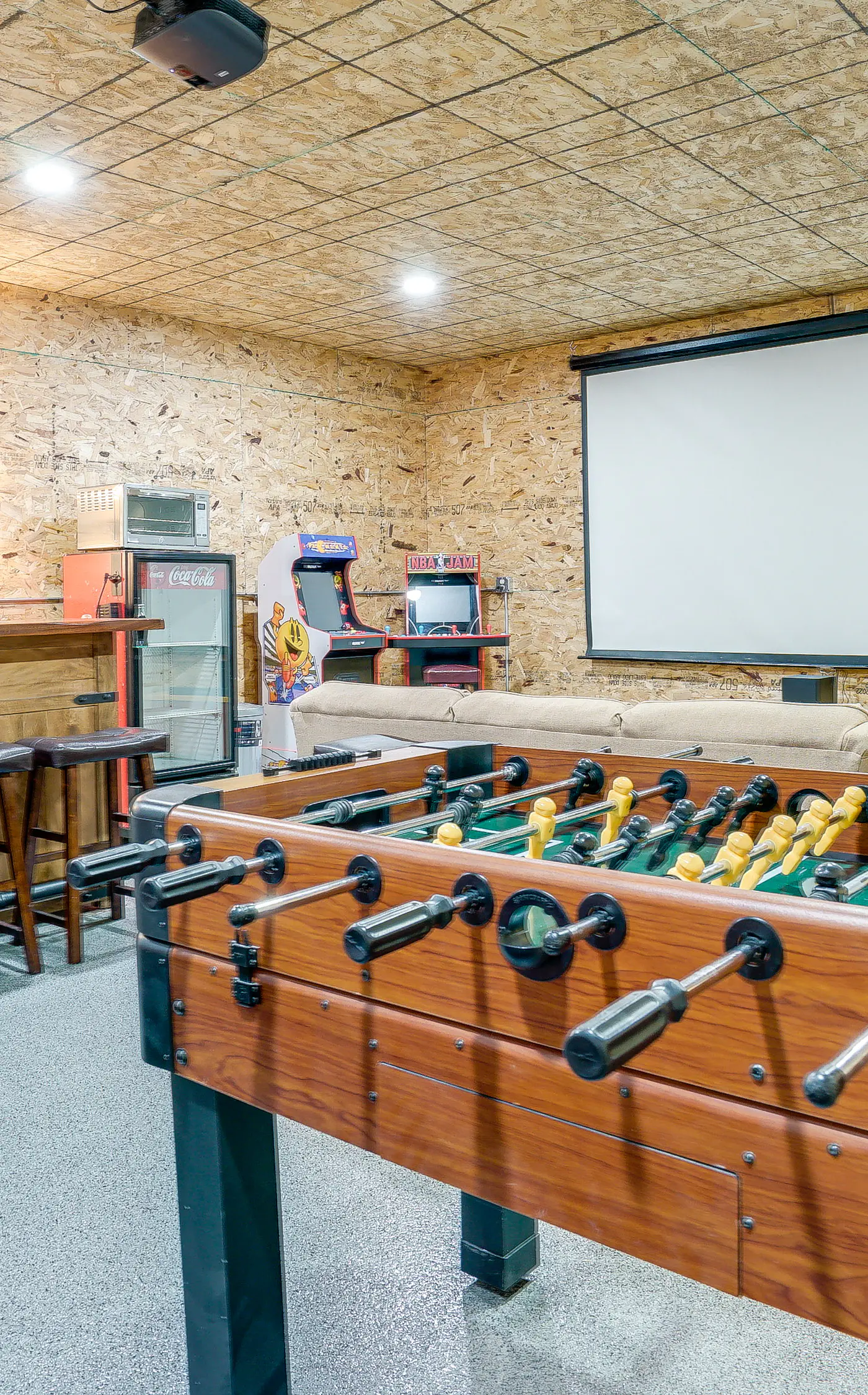 2 Mi to Super Rink: Sporty Group Getaway in Blaine