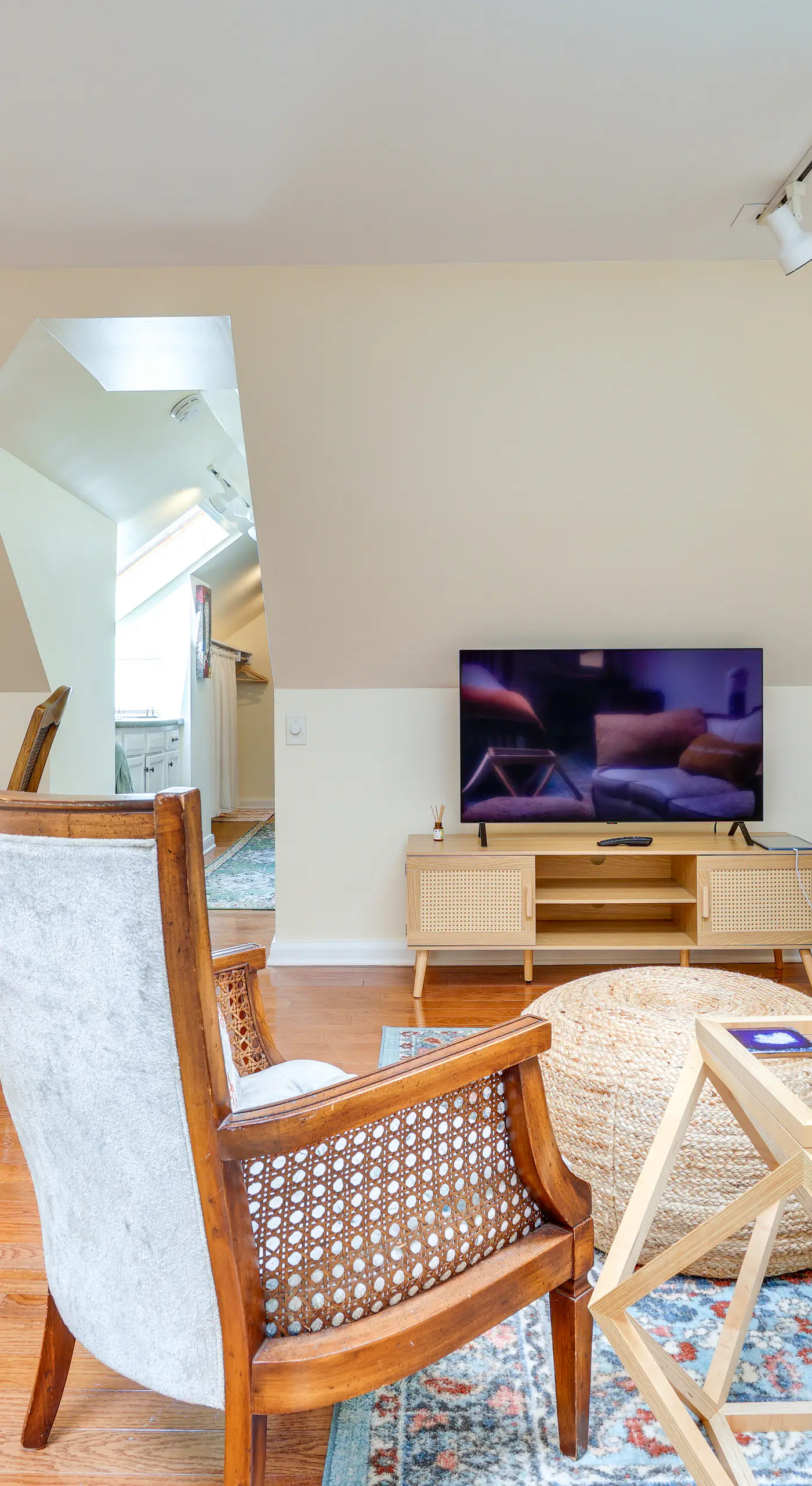 Studio in Historic Cathedral Hill Neighborhood!