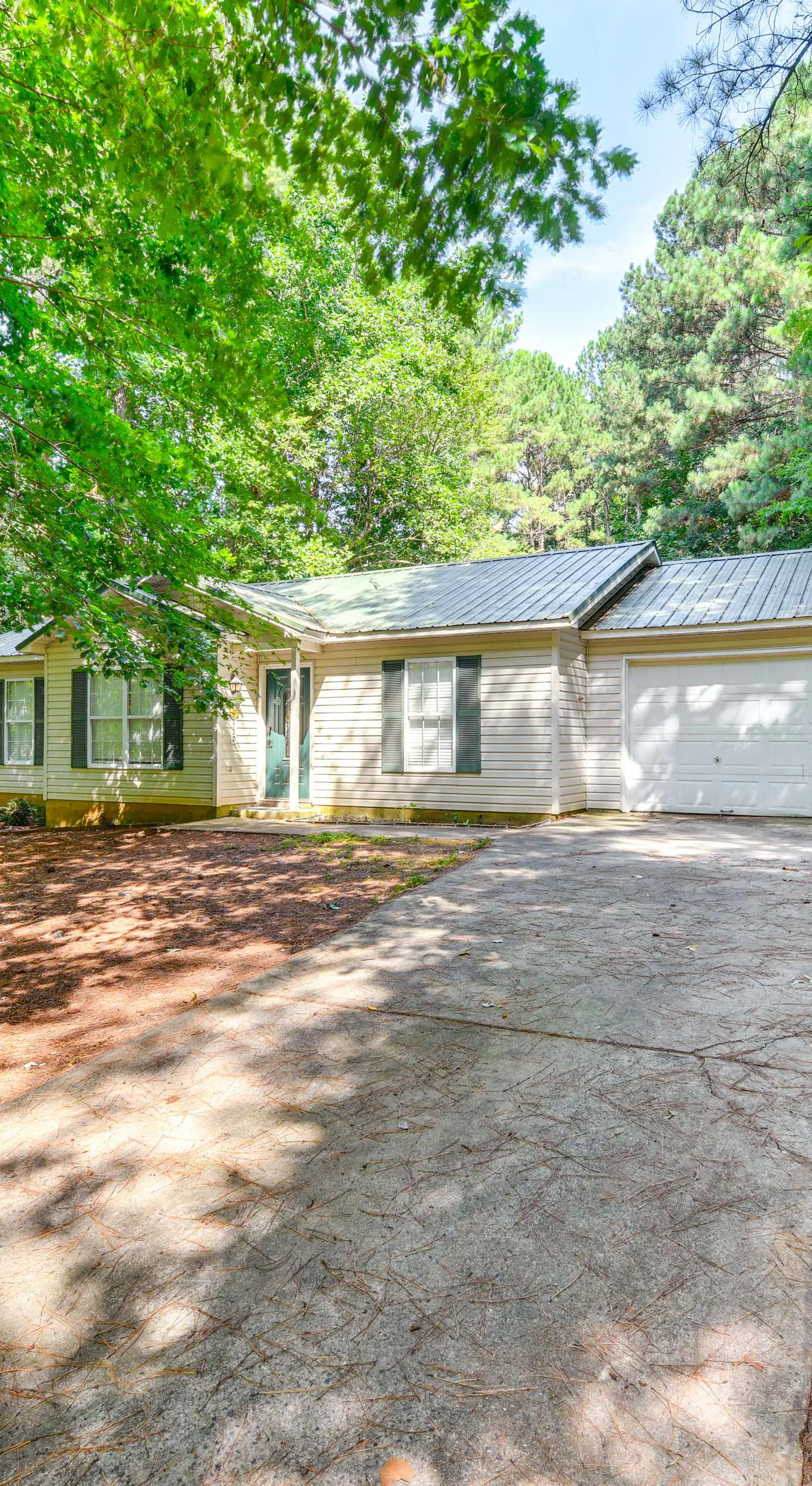 Mooresville Retreat w/ Patio, 1 Mi to Lake Norman!