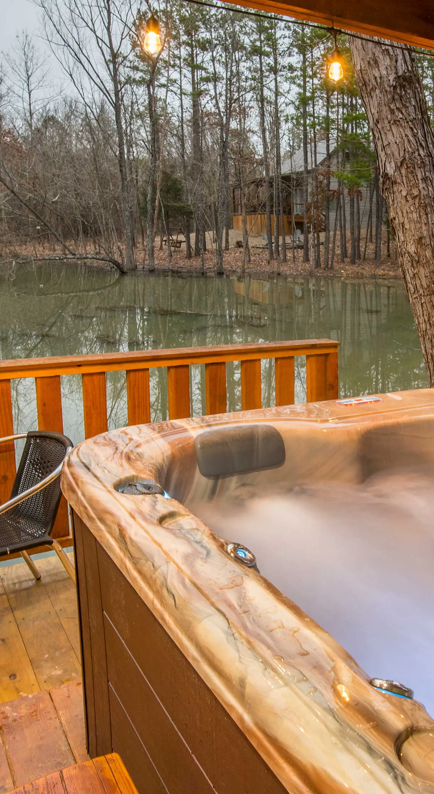 ‘Lily Pad on the Pond’ Broken Bow Home w/ Hot Tub