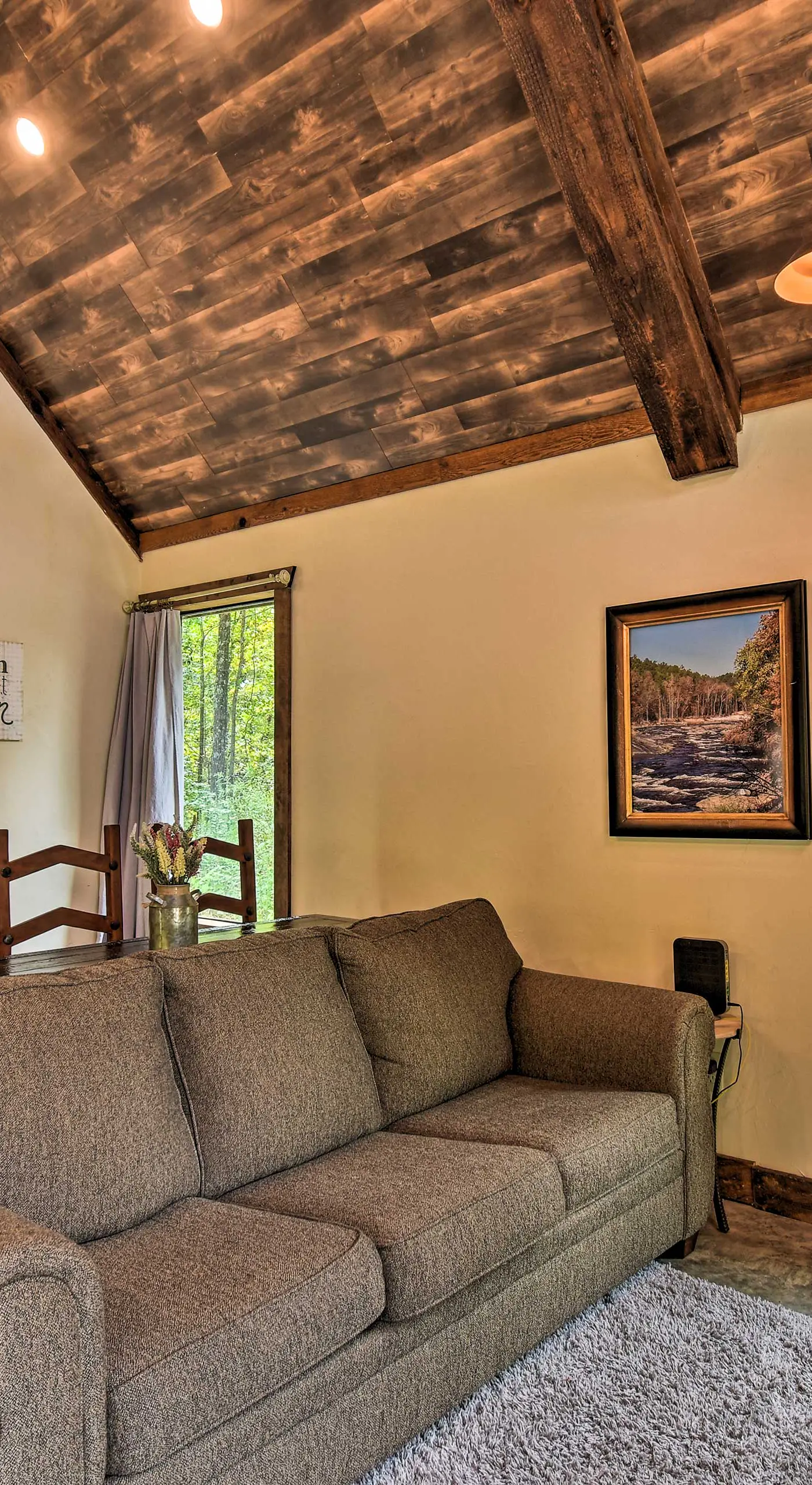 ‘Lily Pad on the Pond’ Broken Bow Home w/ Hot Tub