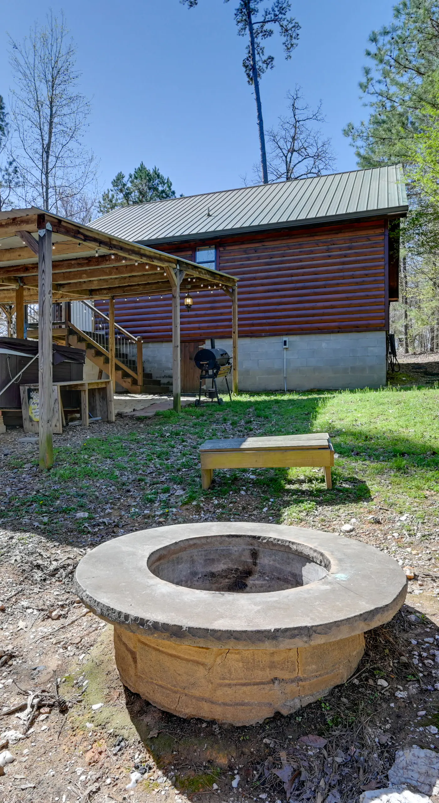 Broken Bow Cabin w/ Hot Tub & Fire Pit, Near Lake!