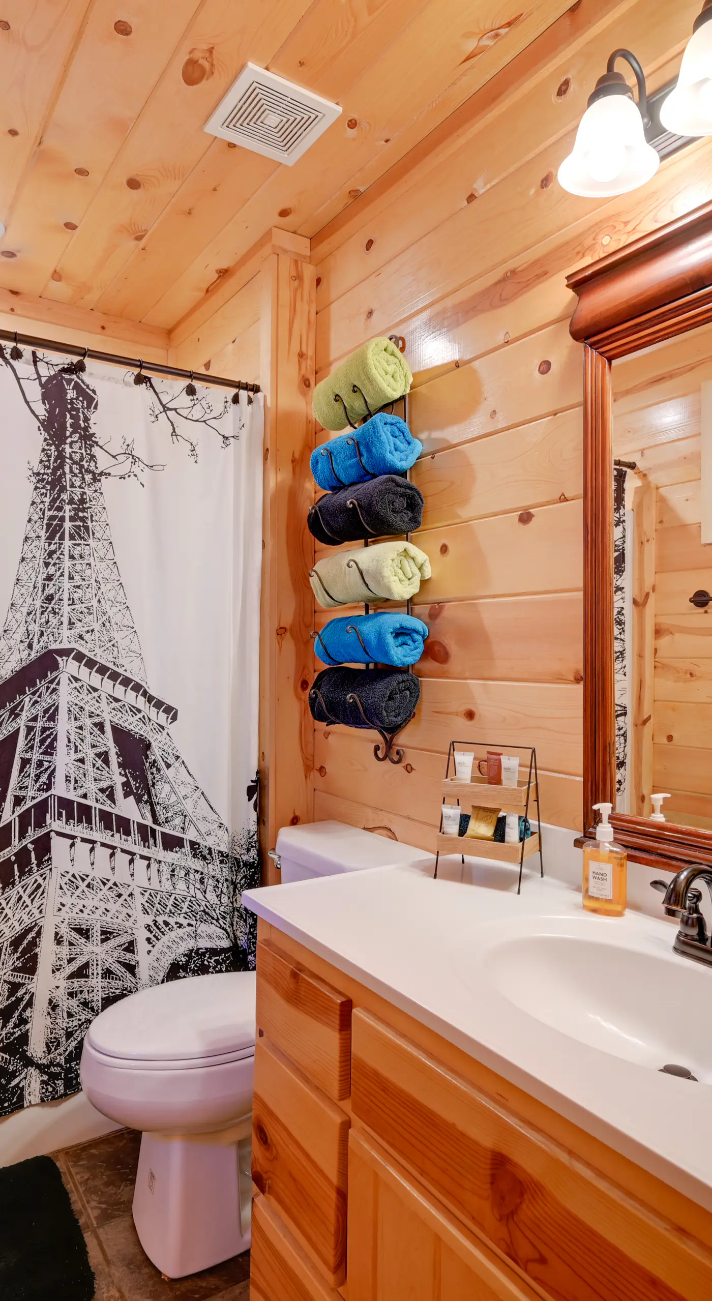 Broken Bow Cabin w/ Hot Tub & Fire Pit, Near Lake!