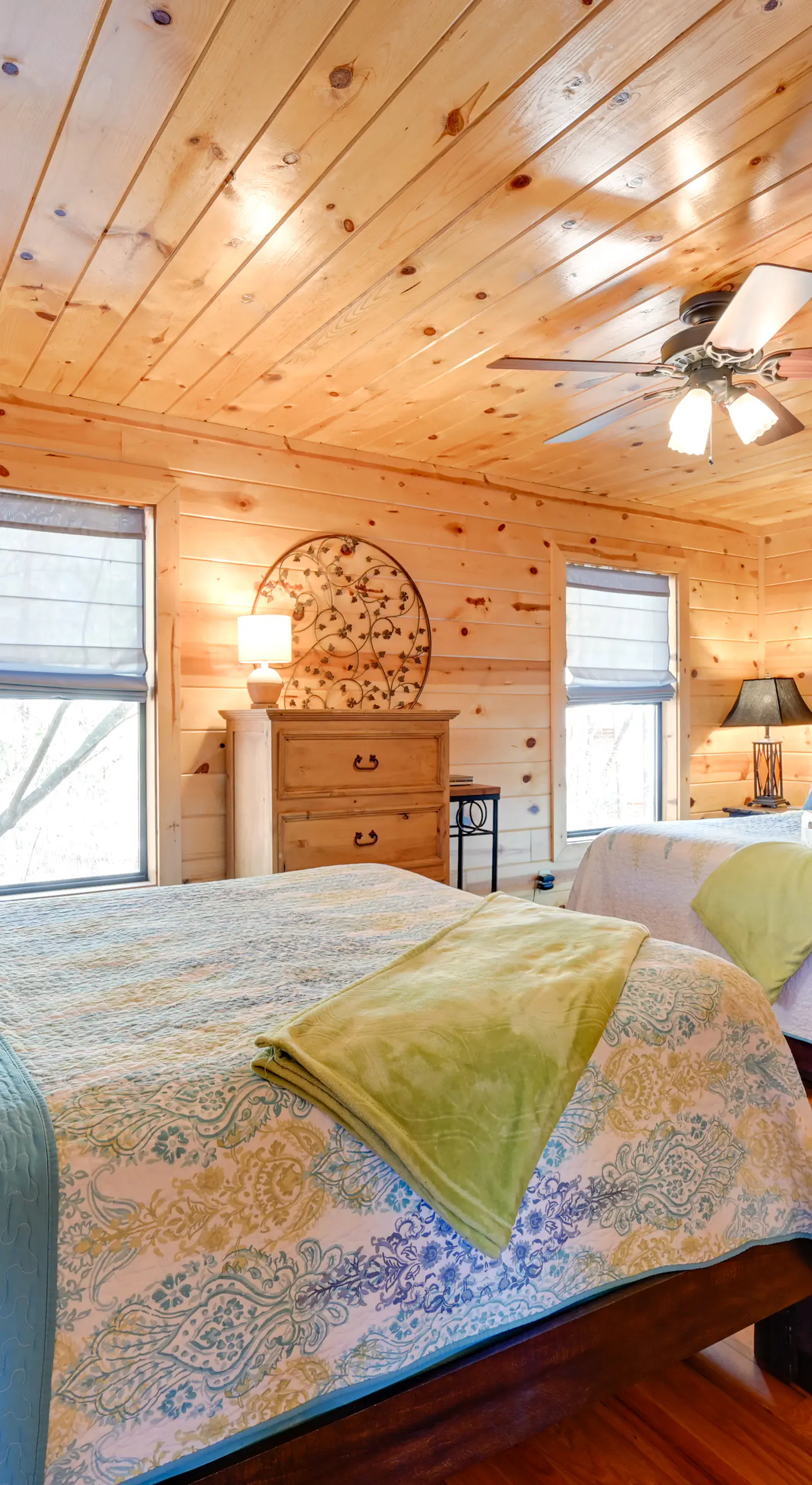 Broken Bow Cabin w/ Hot Tub & Fire Pit, Near Lake!