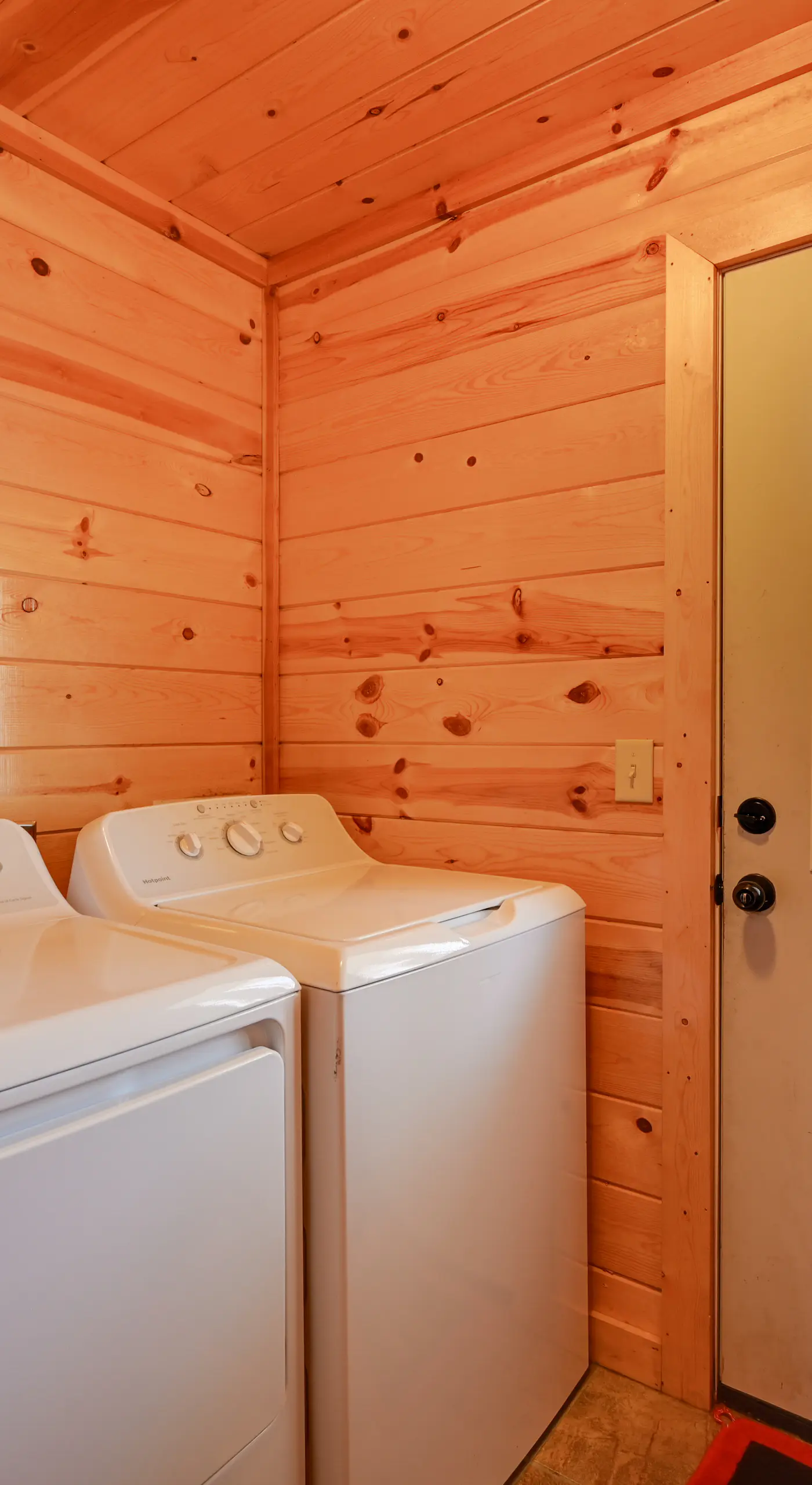 Broken Bow Cabin w/ Hot Tub & Fire Pit, Near Lake!