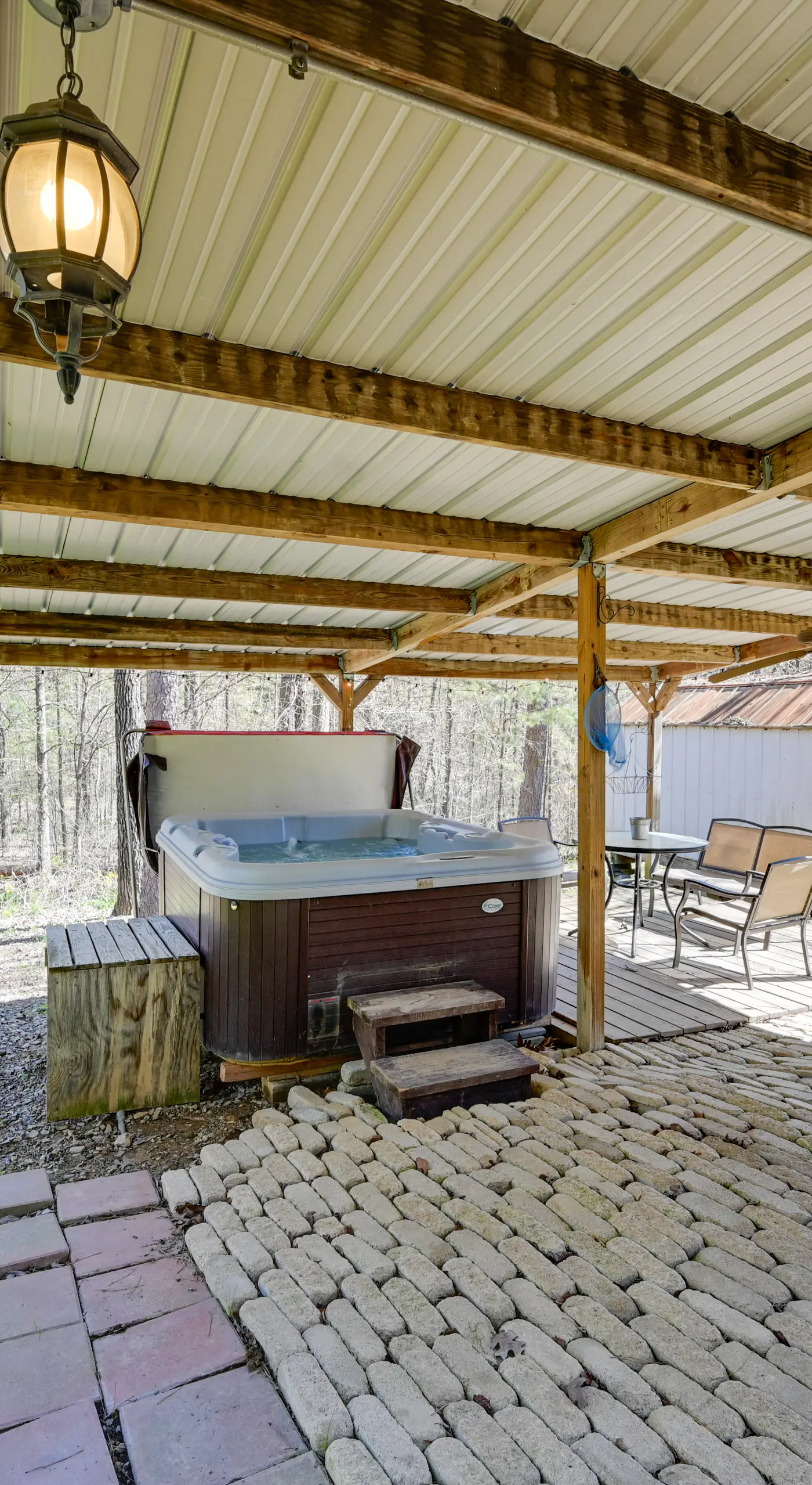 Broken Bow Cabin w/ Hot Tub & Fire Pit, Near Lake!